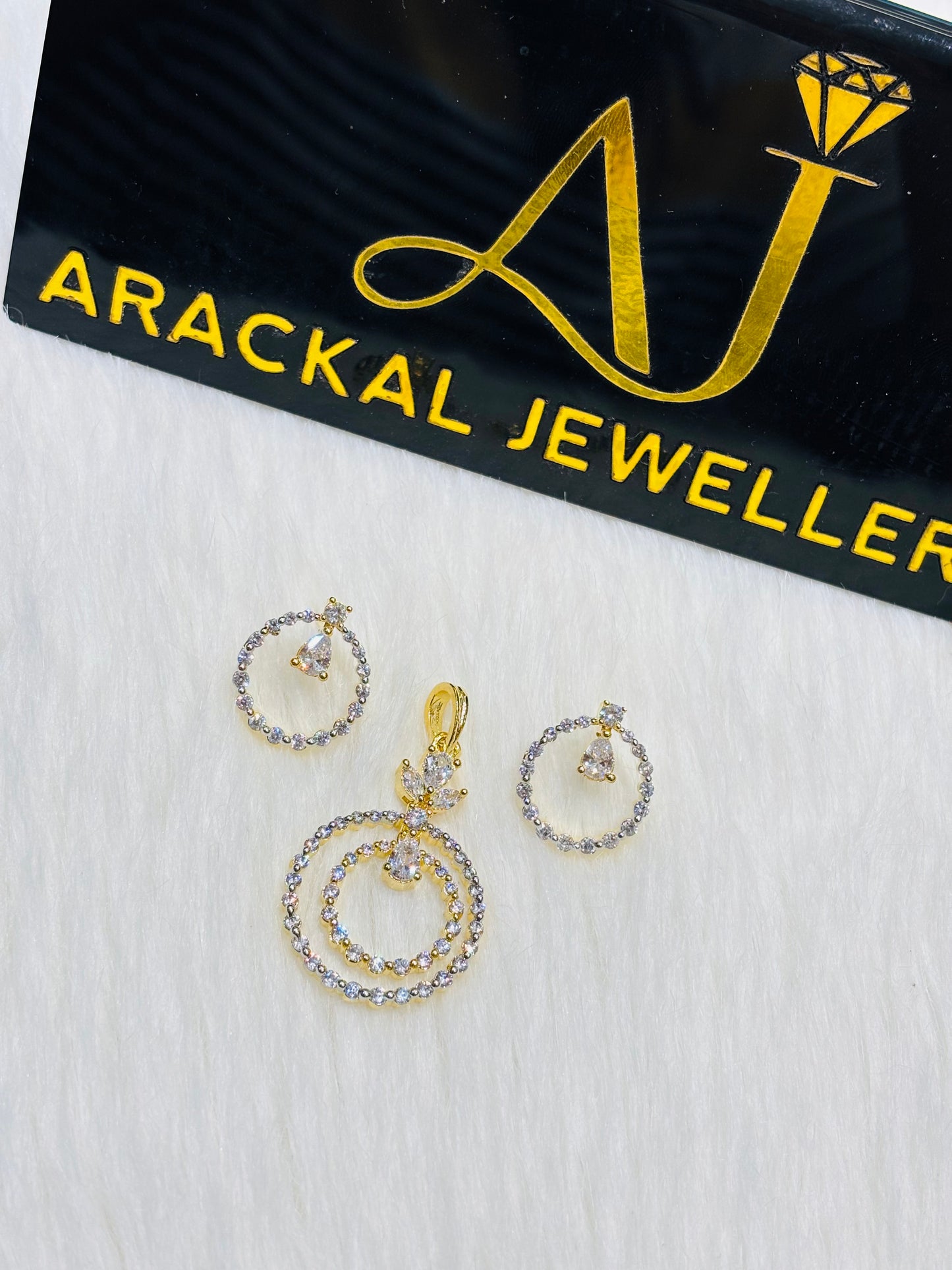 Premium quality micro gold plated daimond replica pendant set product code N255