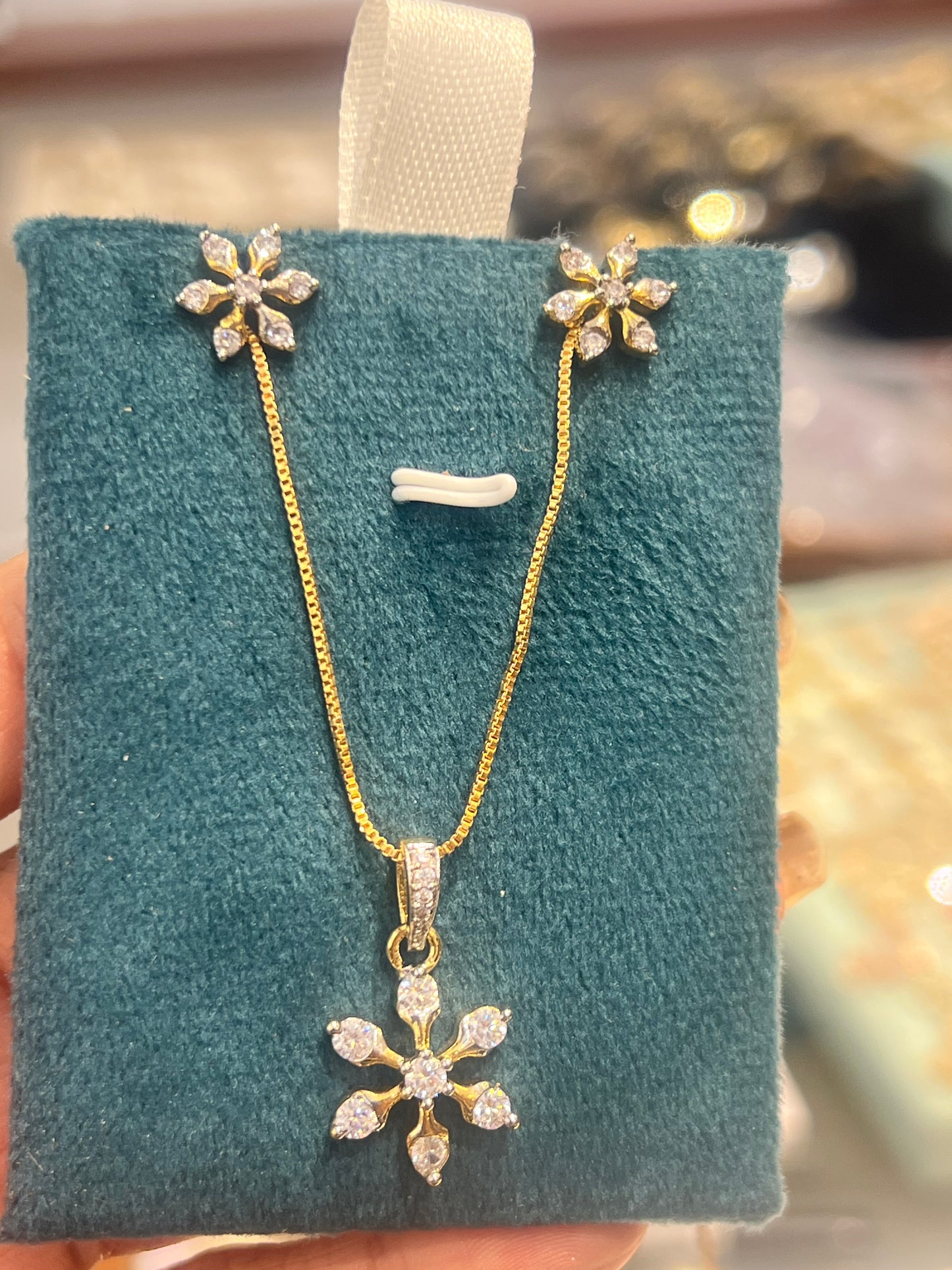 Premium diamond GJ polish and gold polish star pendant set with chain product code D221