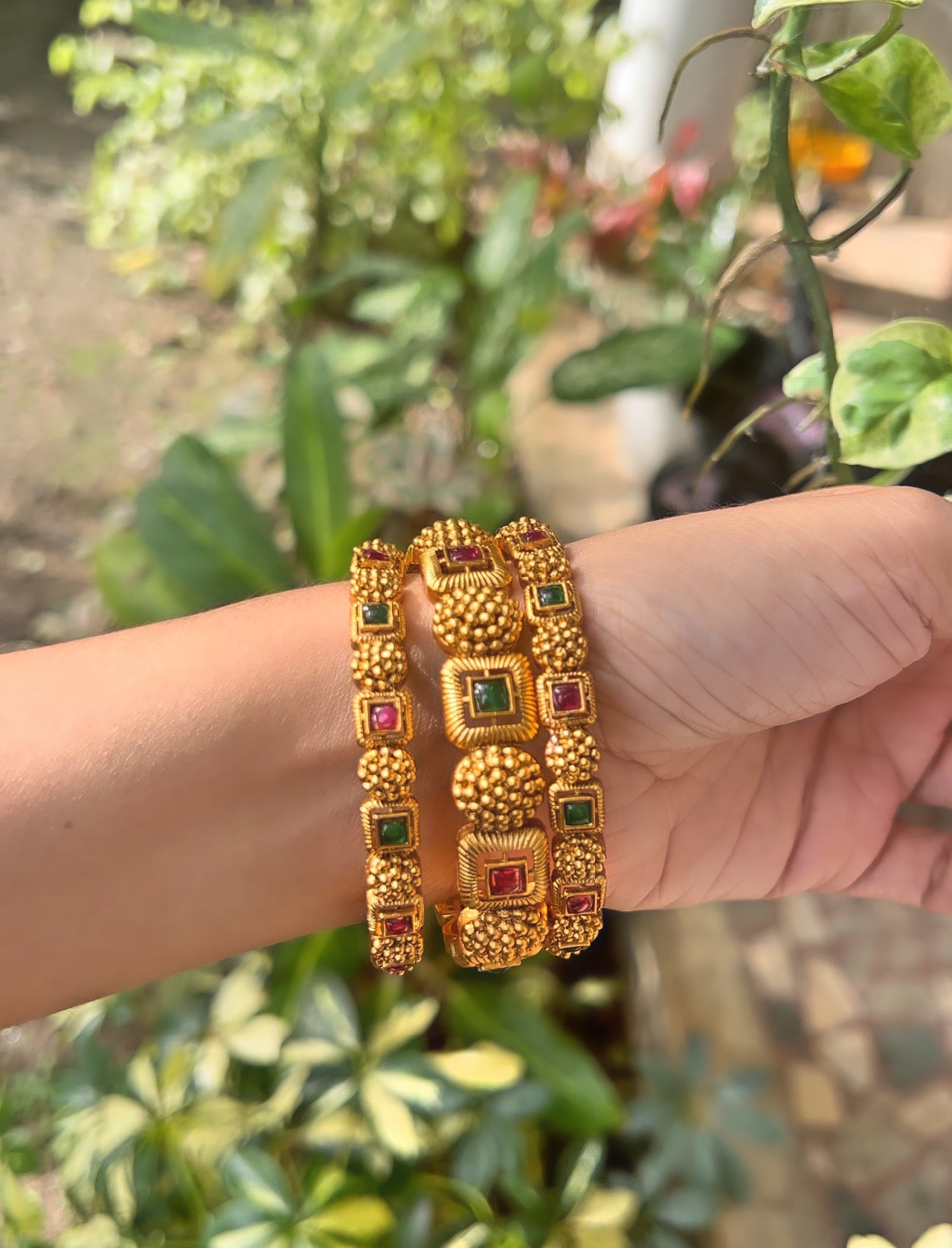 Matte gold stone bangle set of 3 product code 1047