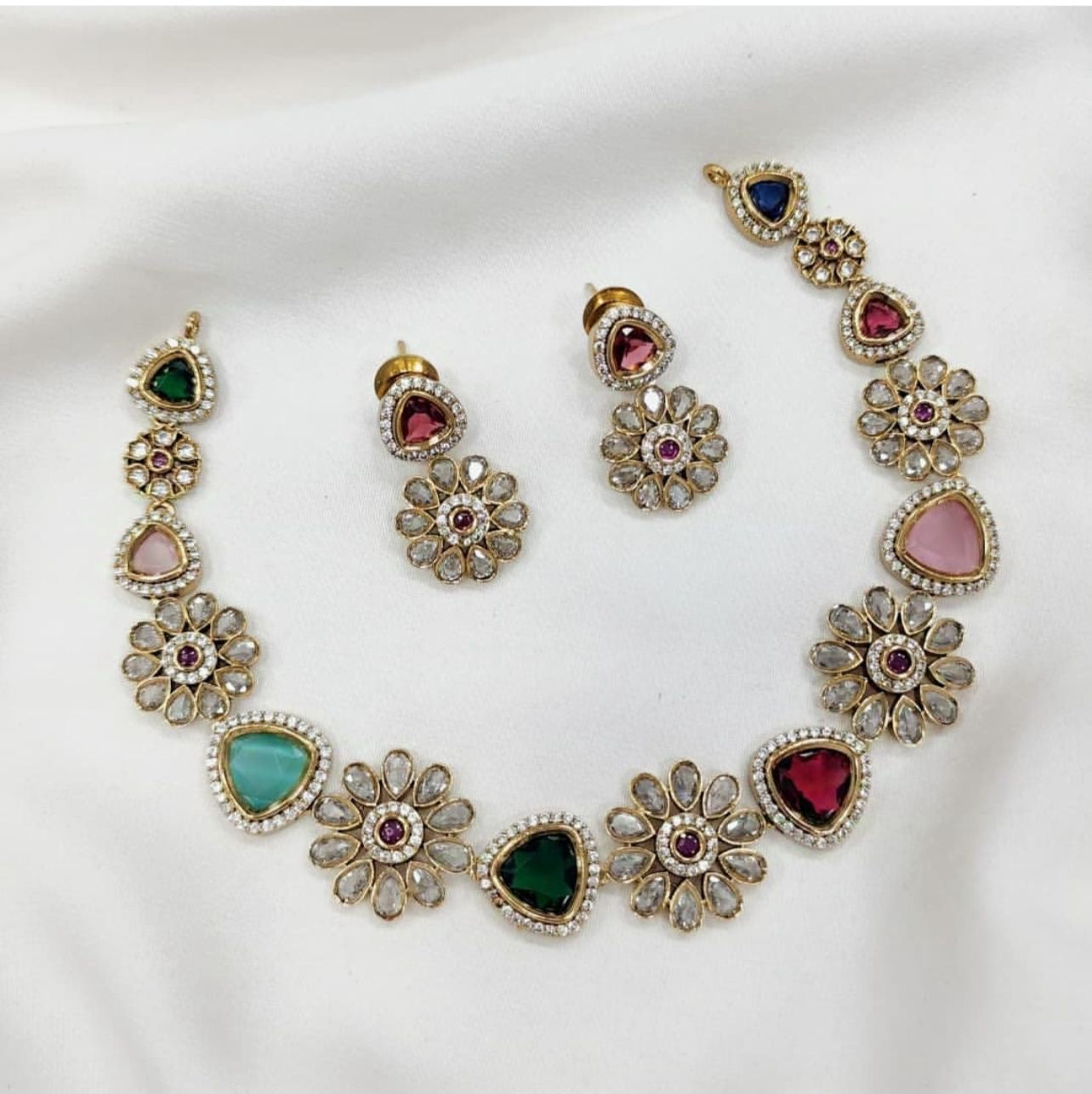 Premium trending flower necklace product code N03