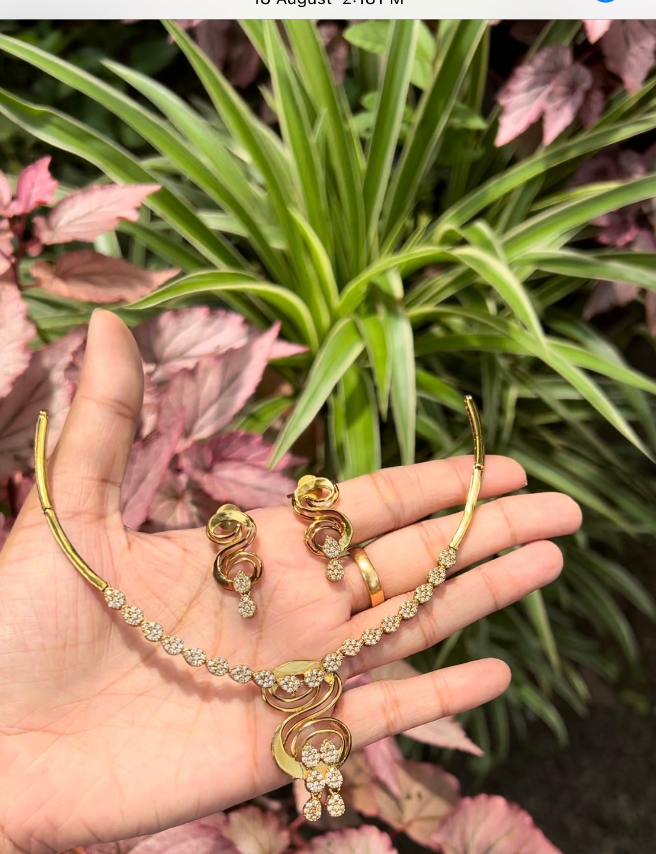 Beautiful diamond lookalike ad necklace