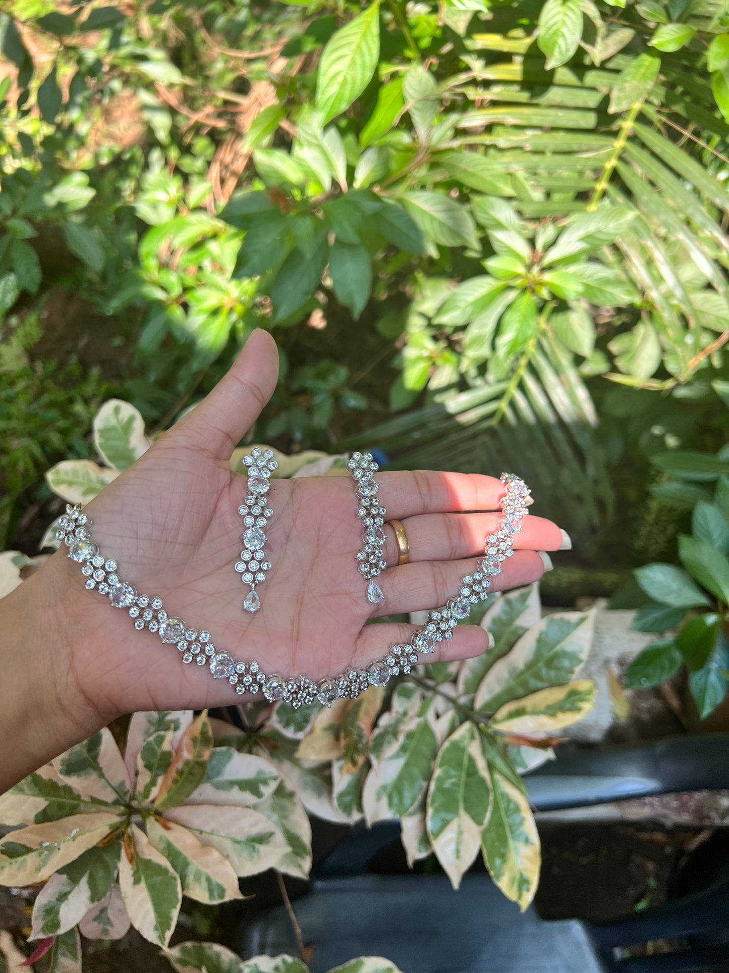 Premium silver finish floral ad necklace product code 931