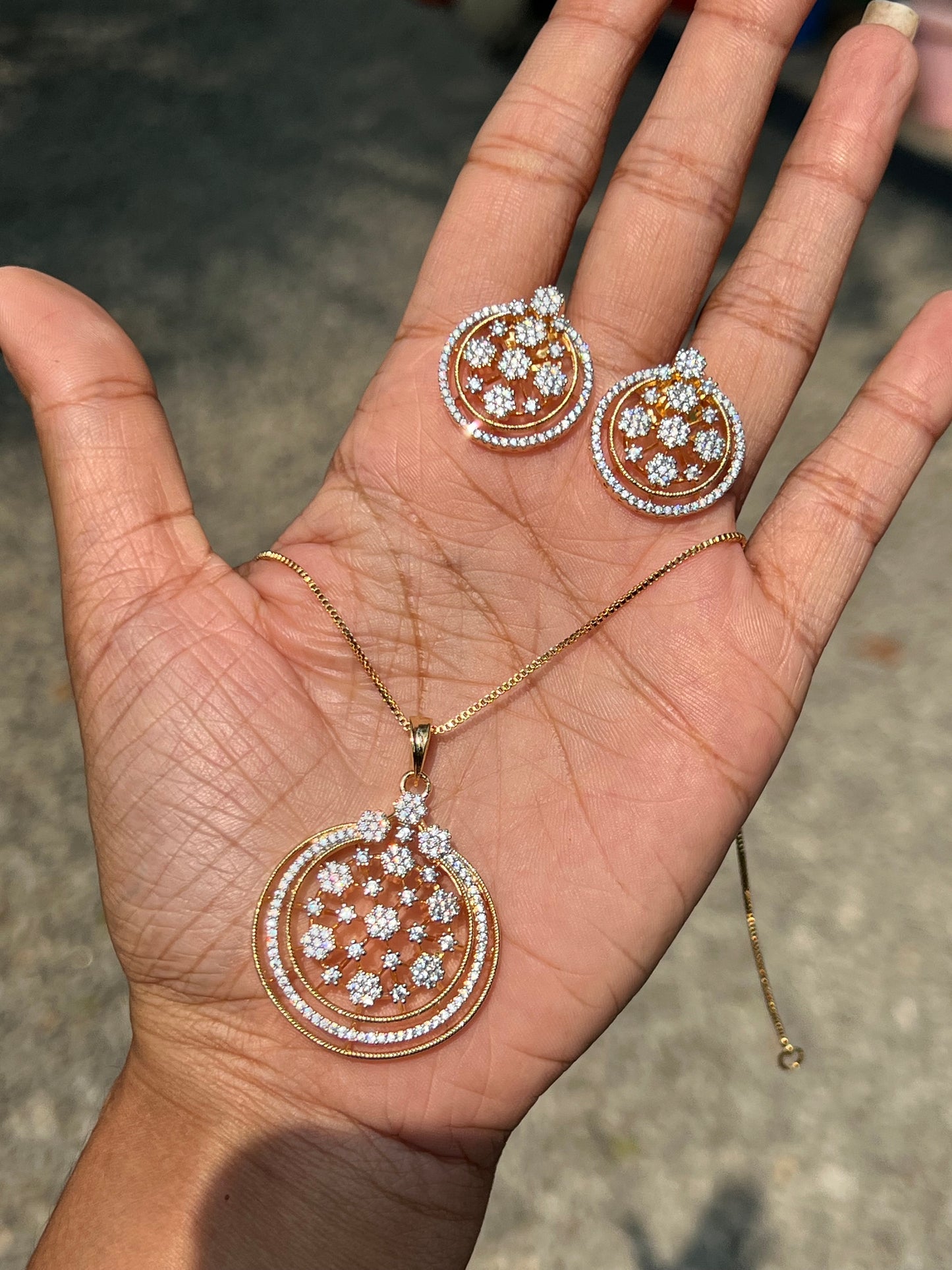 Premium diamond finish pendant set with chain product code D59