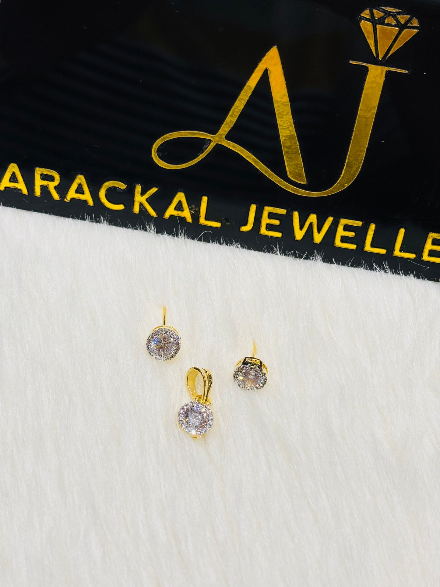 Premium quality micro gold plated daimond replica pendant set product code N255