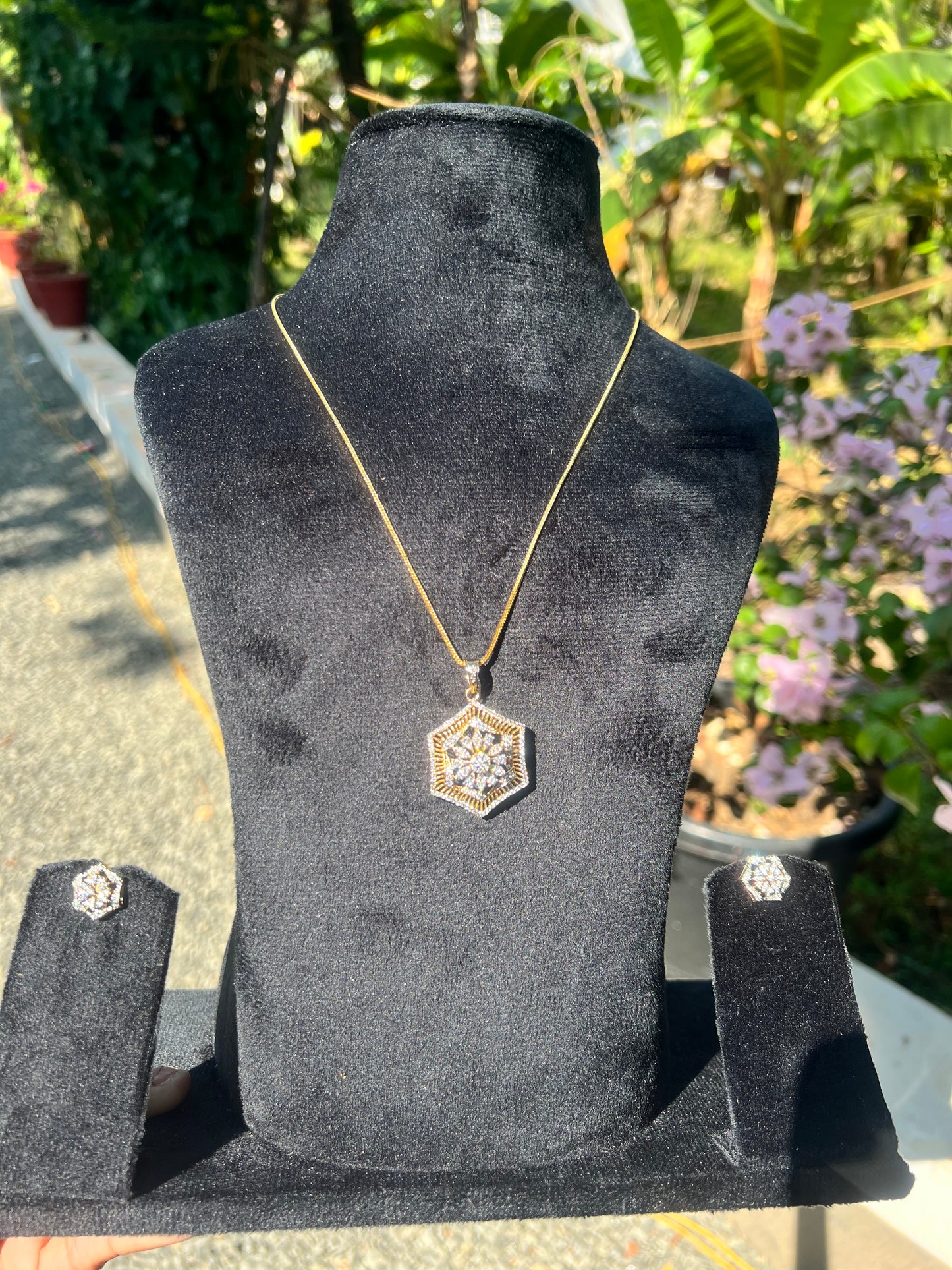 Premium diamond finish pendant chain set product code D94