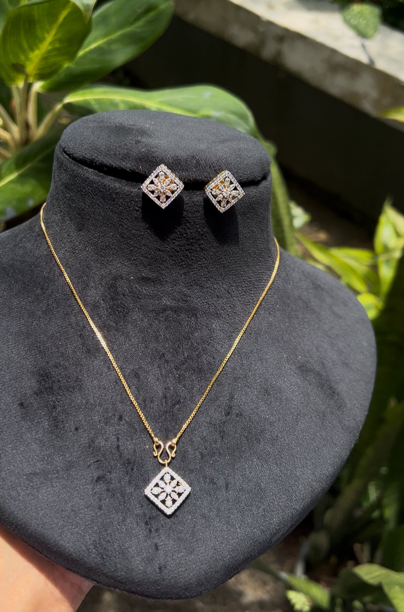 Premium daimond finish pendant chain set product code N229