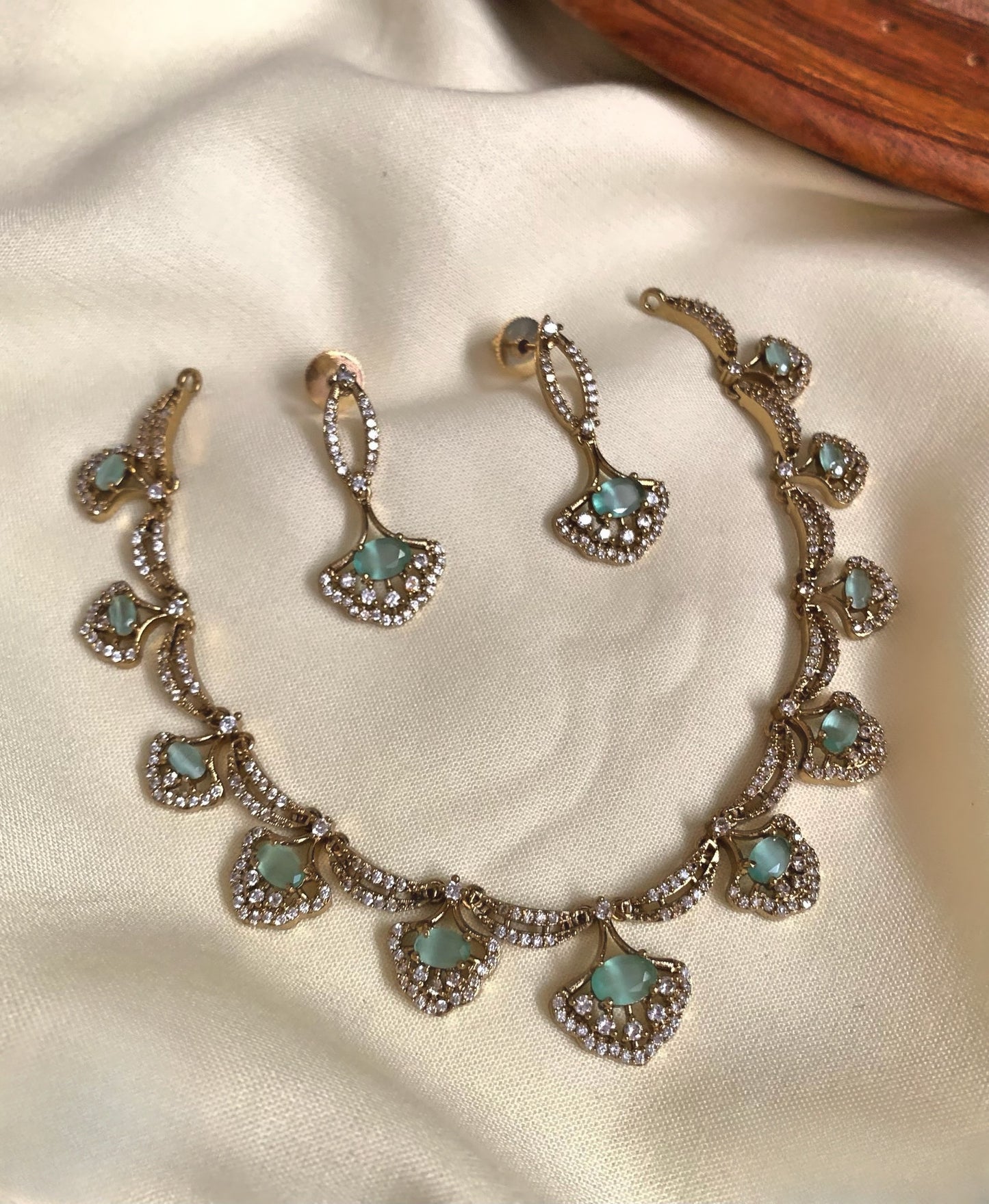 Premium daimond uncut necklace product code 1205