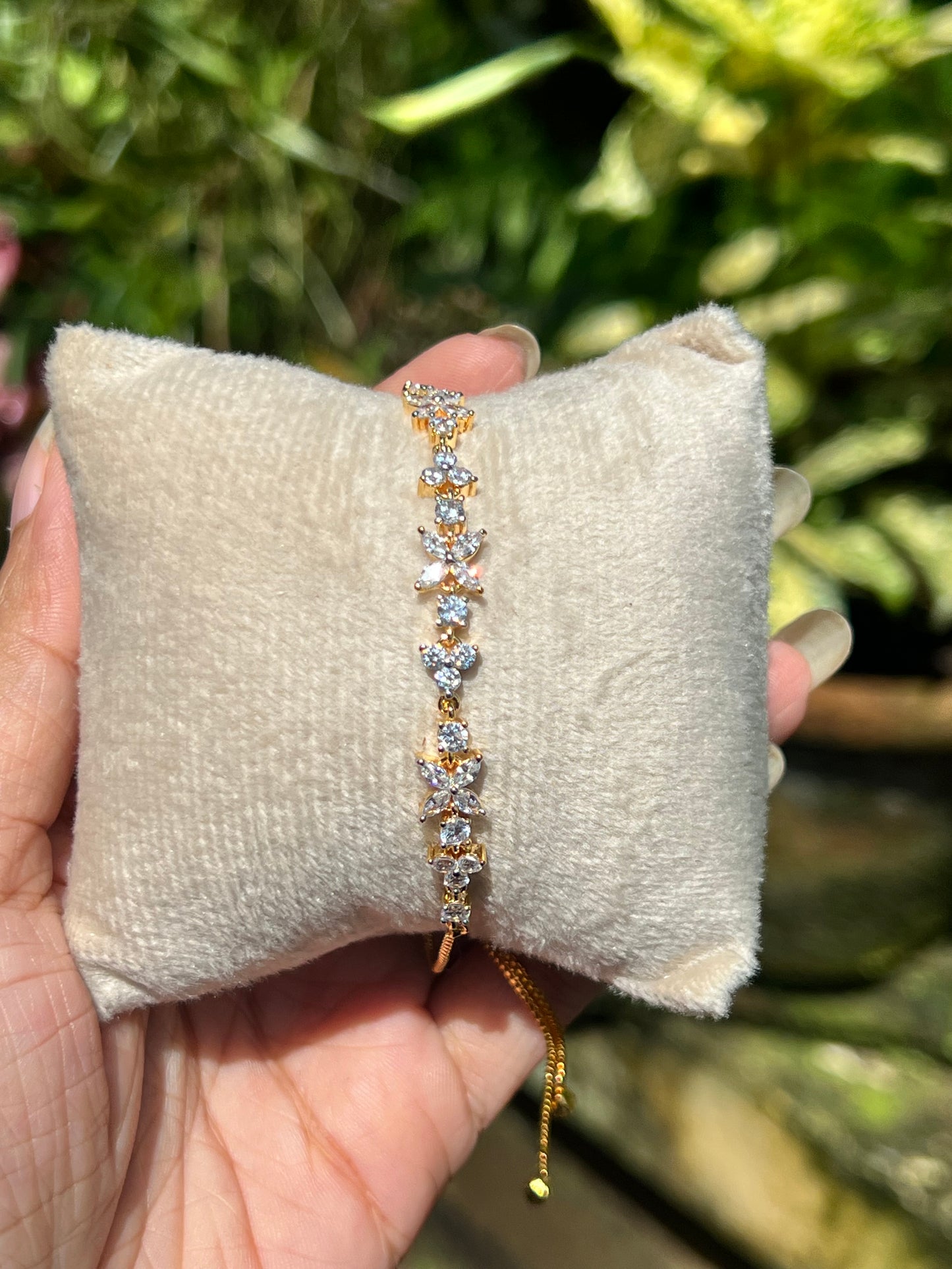 Premium daimond finish adjustable bracelet product code B50