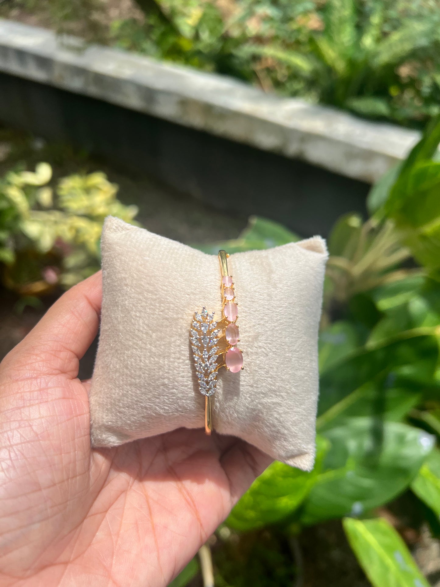 Premium daimond finish openable bracelet product code B64