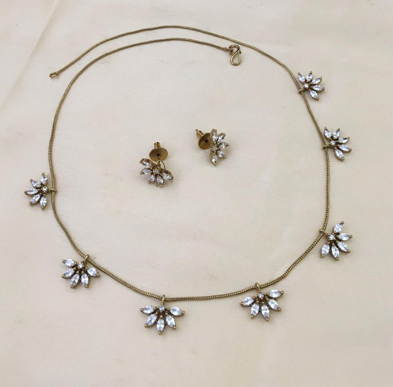 Premium chain with cute half flowers necklace set product code 1032