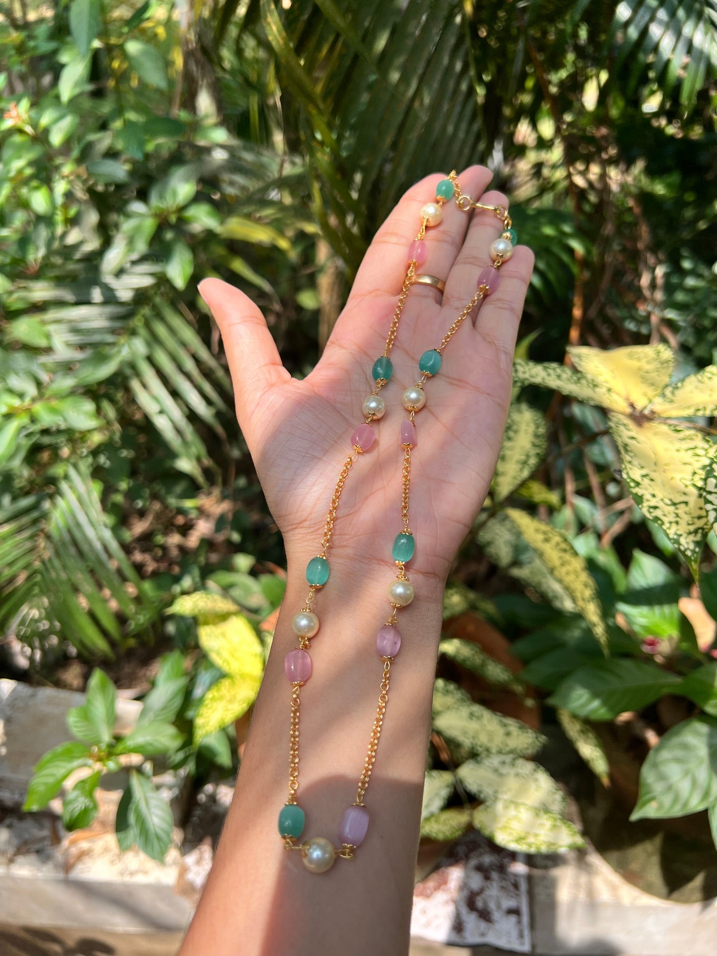 Beautiful one layer pearl and beads chain product code 876