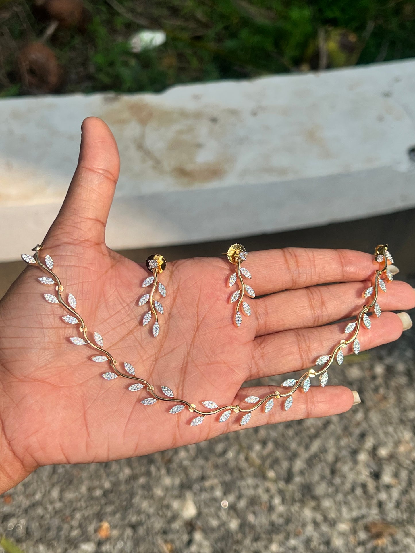 Premium diamond finish leaf pattern bridal necklace product code D135
