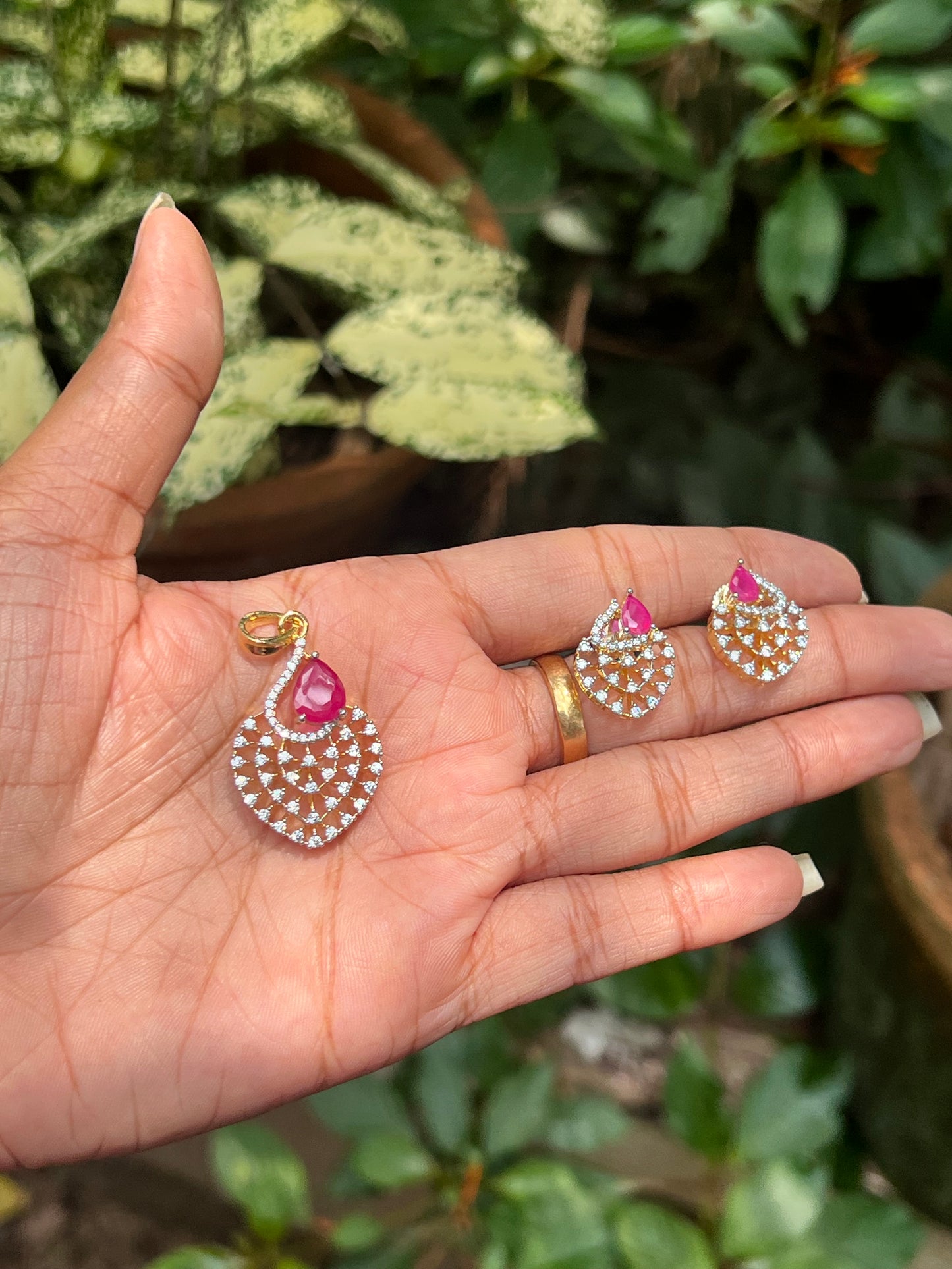 Premium diamond finish pendant set product code 190