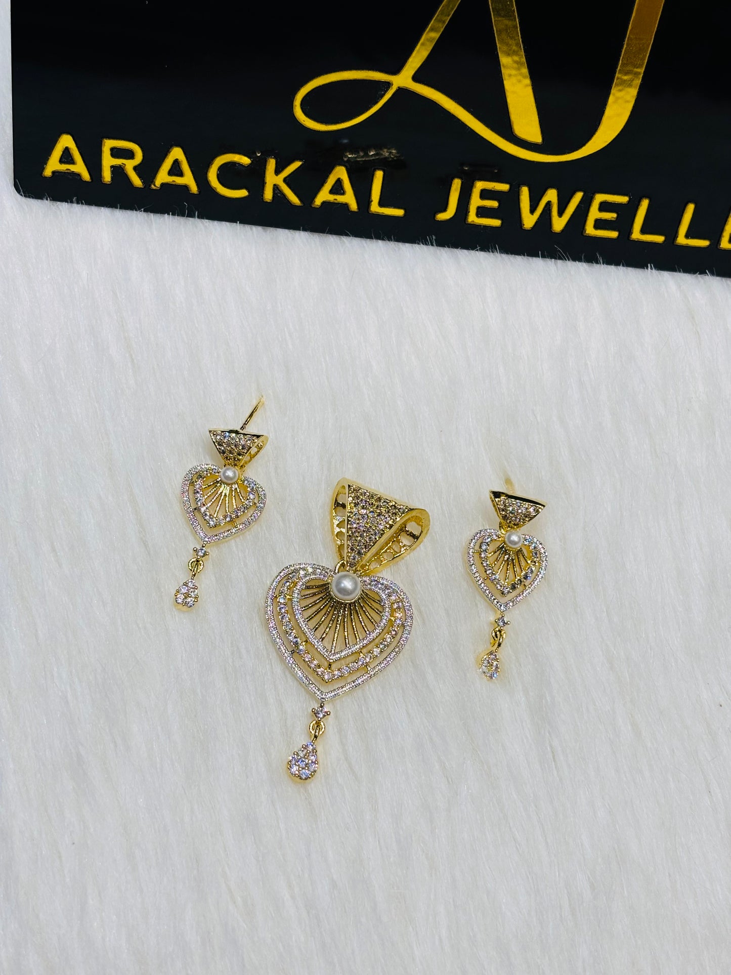 Premium quality micro gold plated daimond replica pendant set product code N255