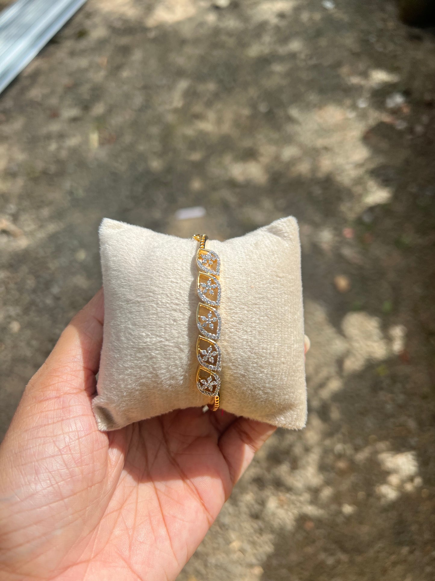 Premium daimond replica openable bracelet product code B58