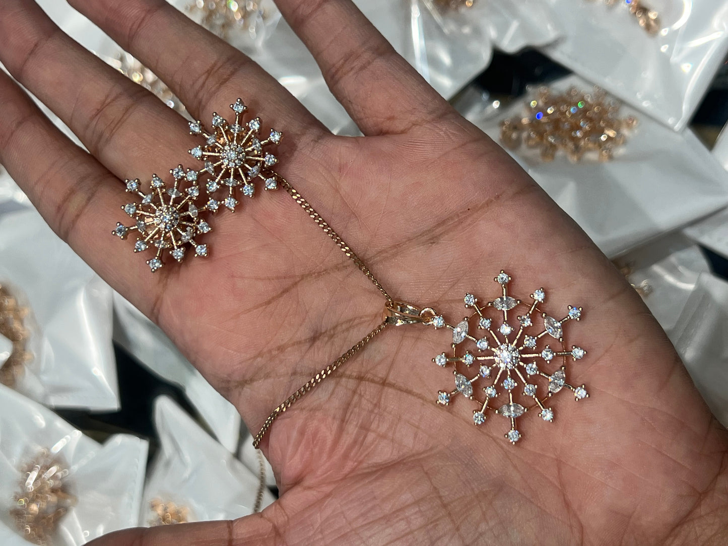 Premium diamond finish pendant set with chain product code D200