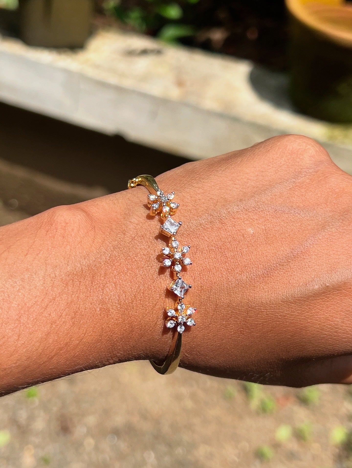 Premium daimond finish openable bracelet product code B01