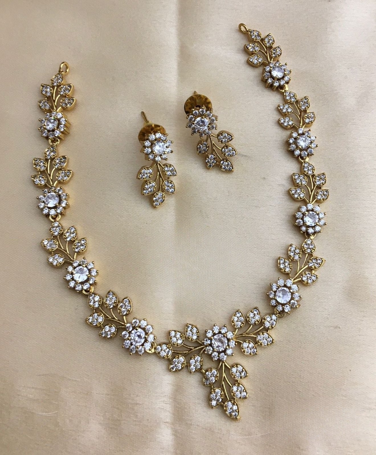 Premium ad floral necklace product code 896