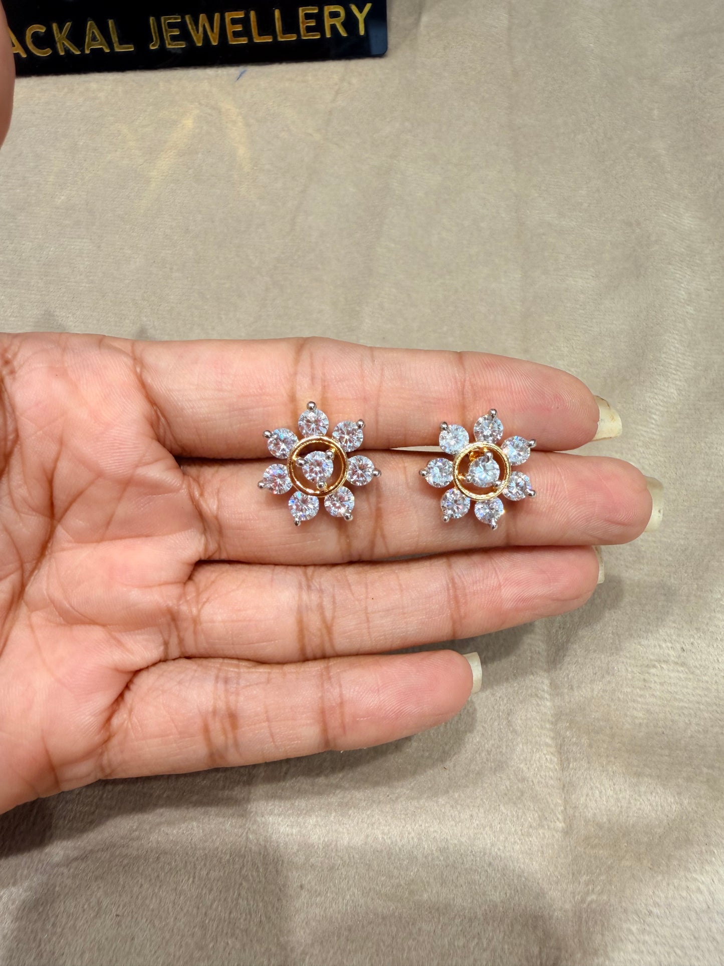 Premium diamond finish stud product code E210