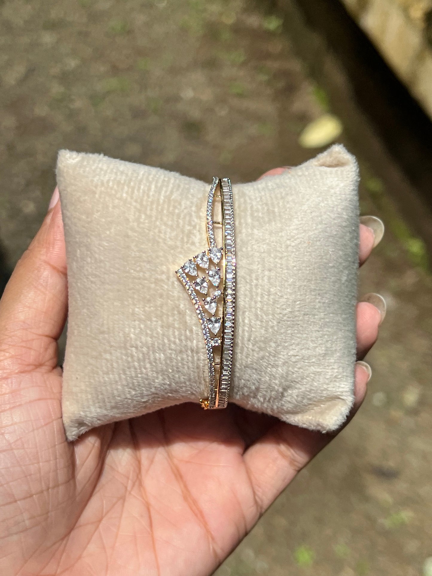 Premium diamond finish openable bracelet product code B24