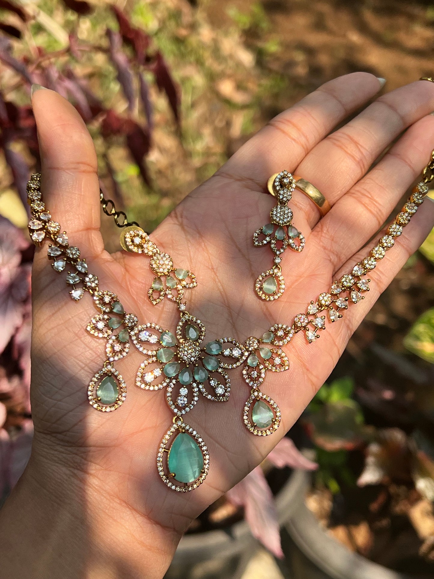 Premium floral ad stylish trending necklace product code 1086