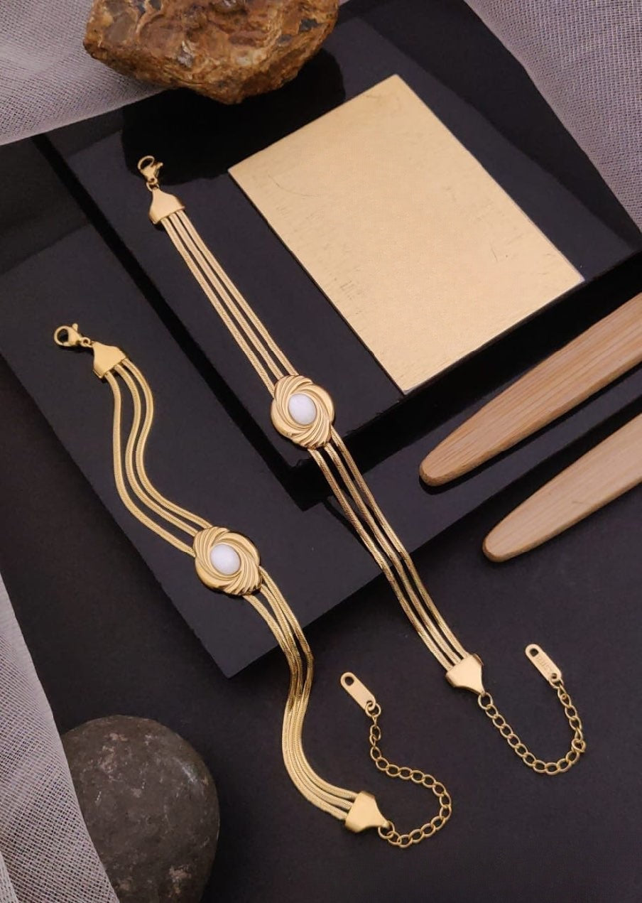 Premium Anti tarnish stylish daily wear bracelet product code B10