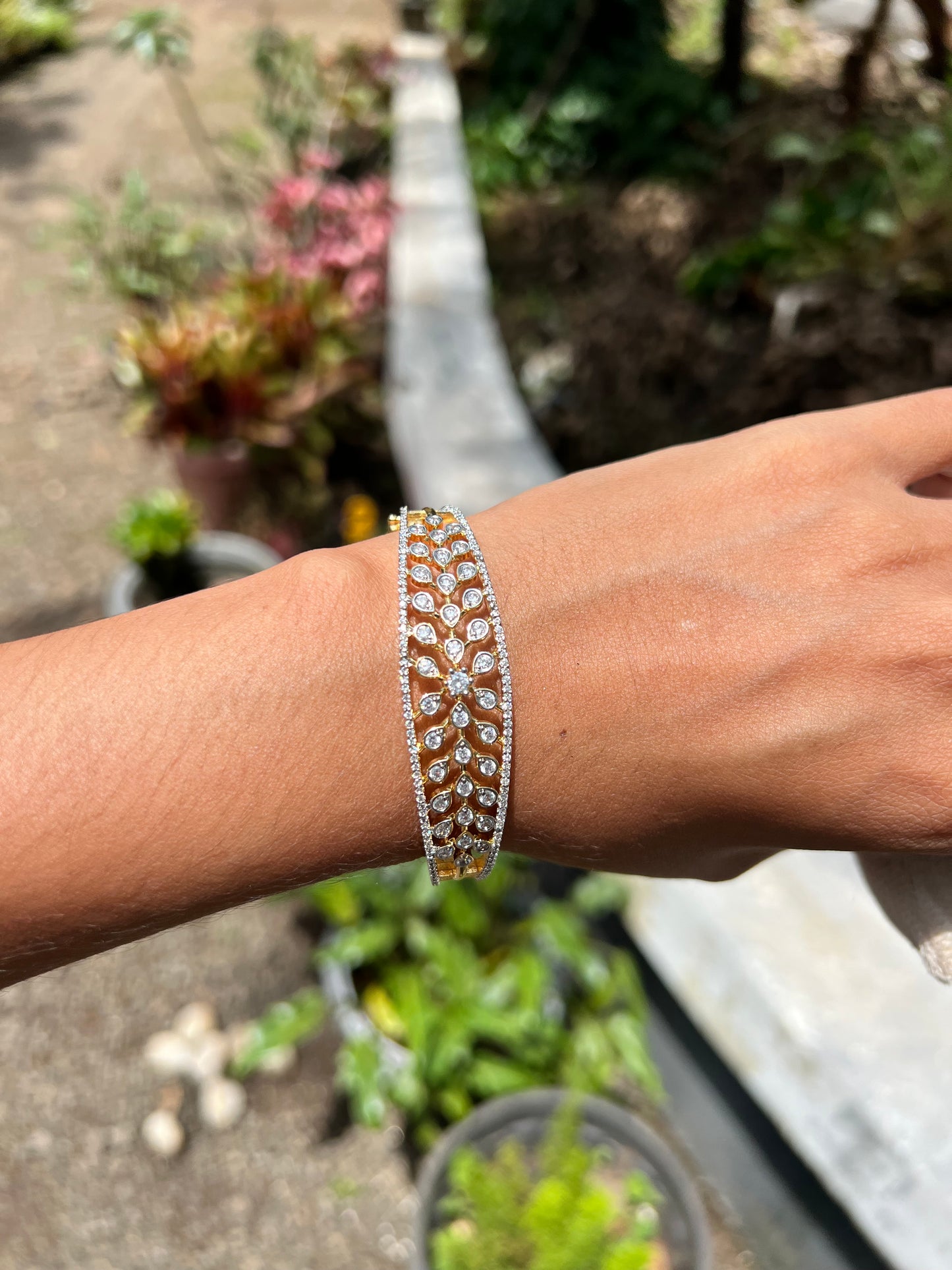 Premium daimond replica ad openable bracelet (suitable for 2,2.2 or 2.4)product code B63