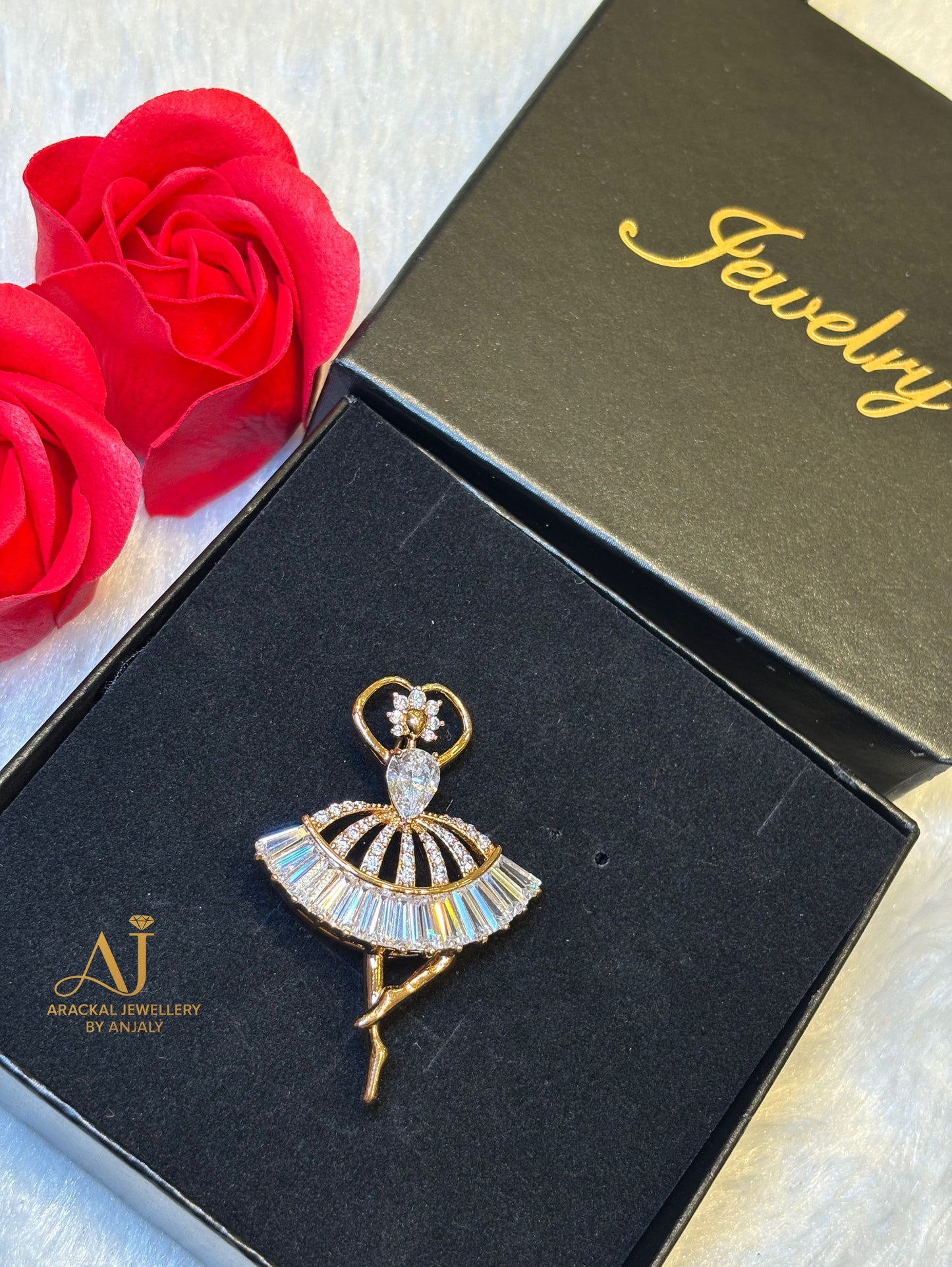 Premium quality imported designer saree pin/ brooch product code SP1