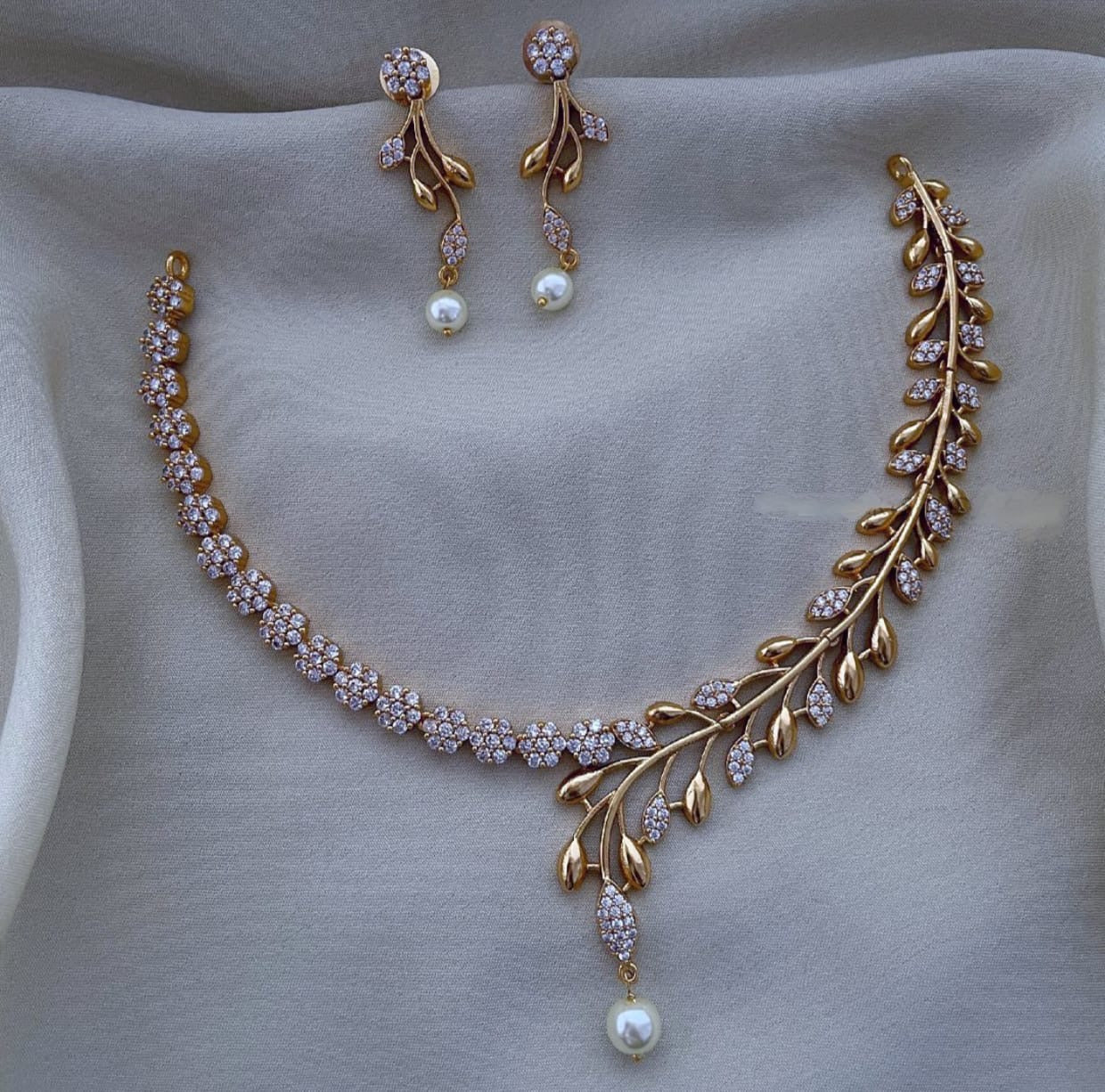 Trending ad star flower and leaf necklace product code 1180