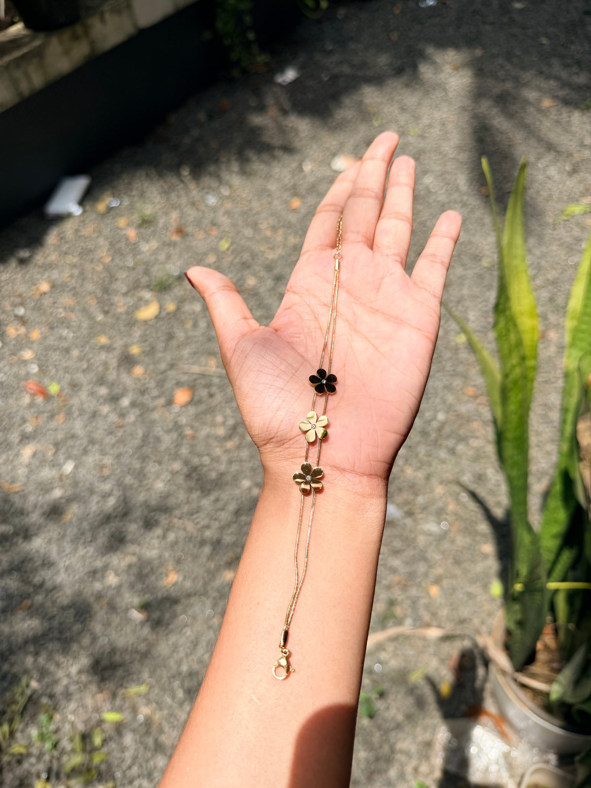 Premium anti tarnish stainless steel adjustable flower bracelet product code AT30