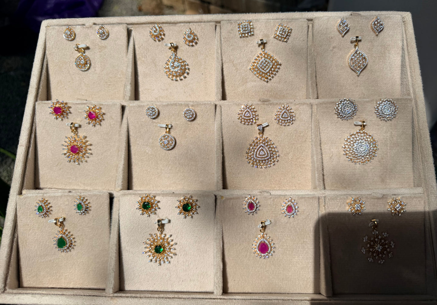 Premium diamond finish pendant set product code D400