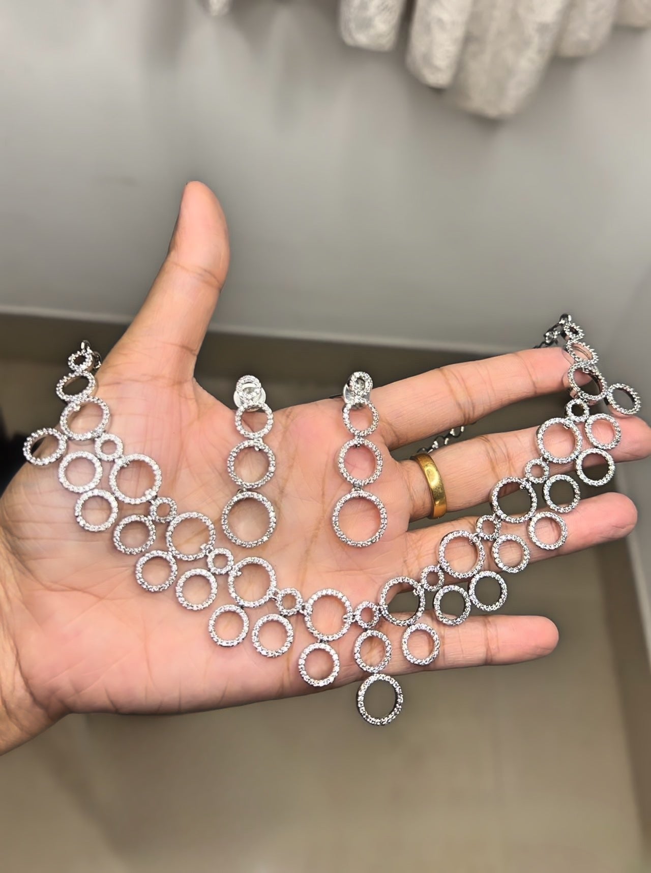 Glamorous silver finish ad stone necklace product code 423