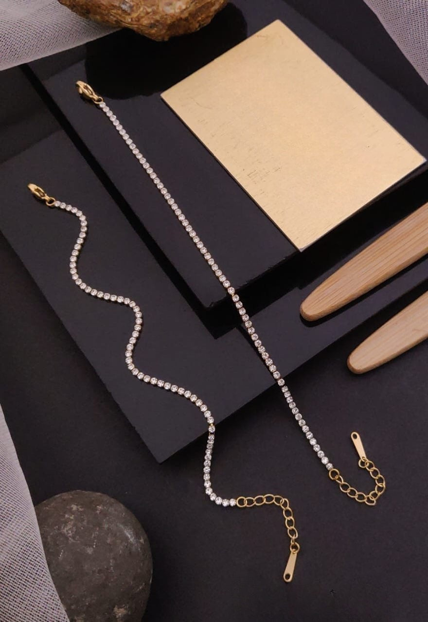 Premium Anti tarnish stylish daily wear bracelet product code B10