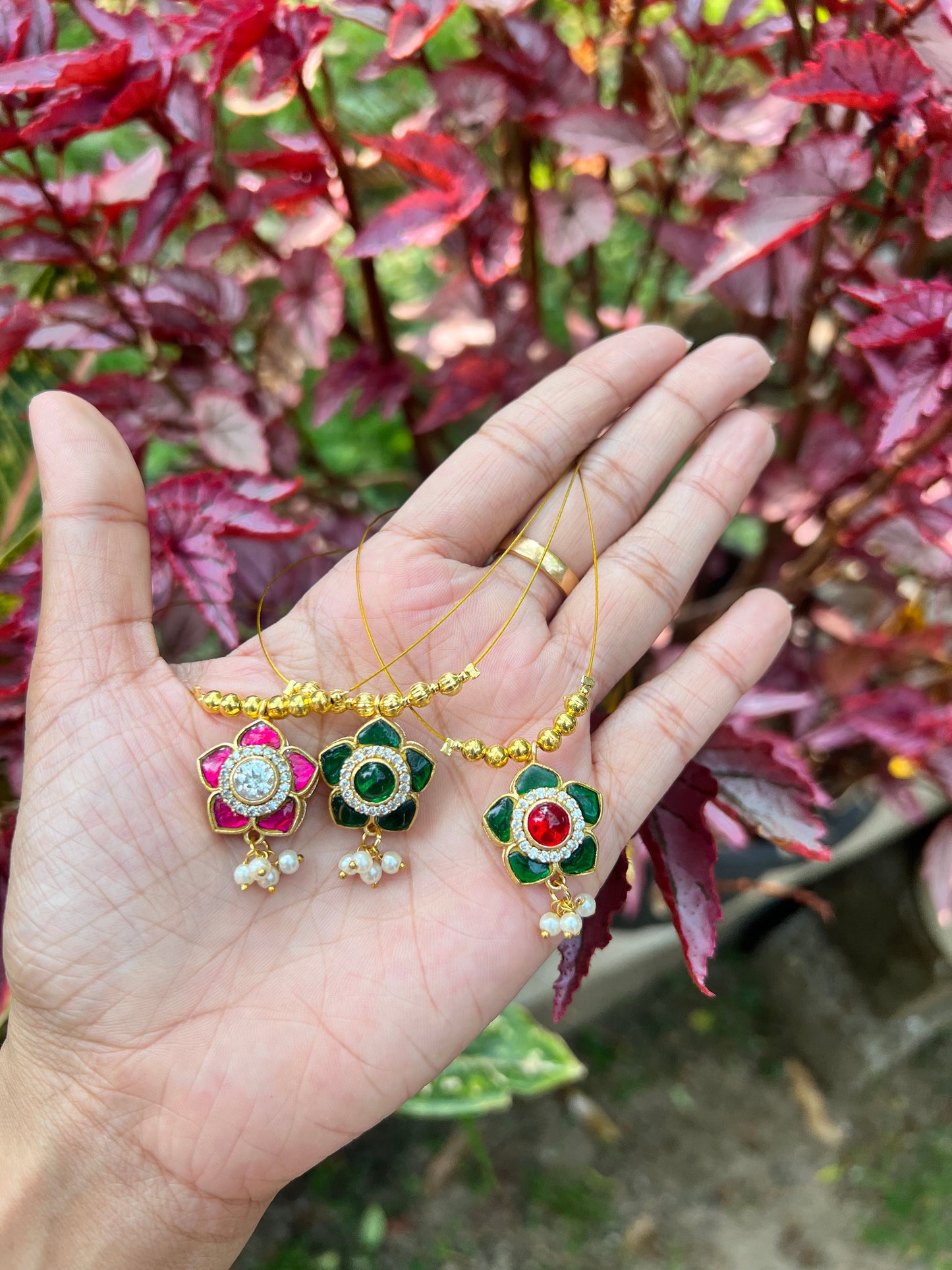 Trending invisible chain with flower necklace product code 908