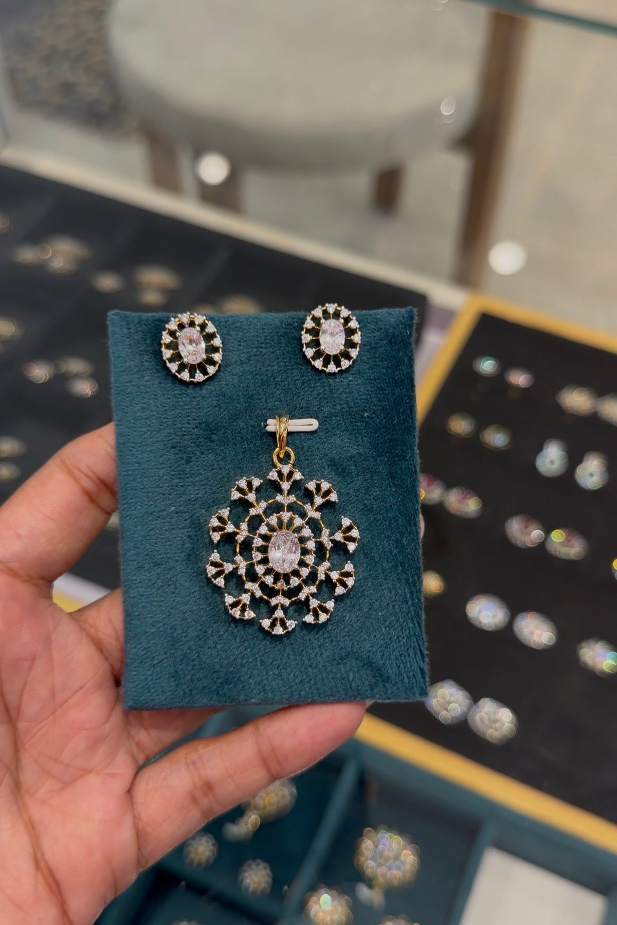 Premium diamond finish pendant set product code D436