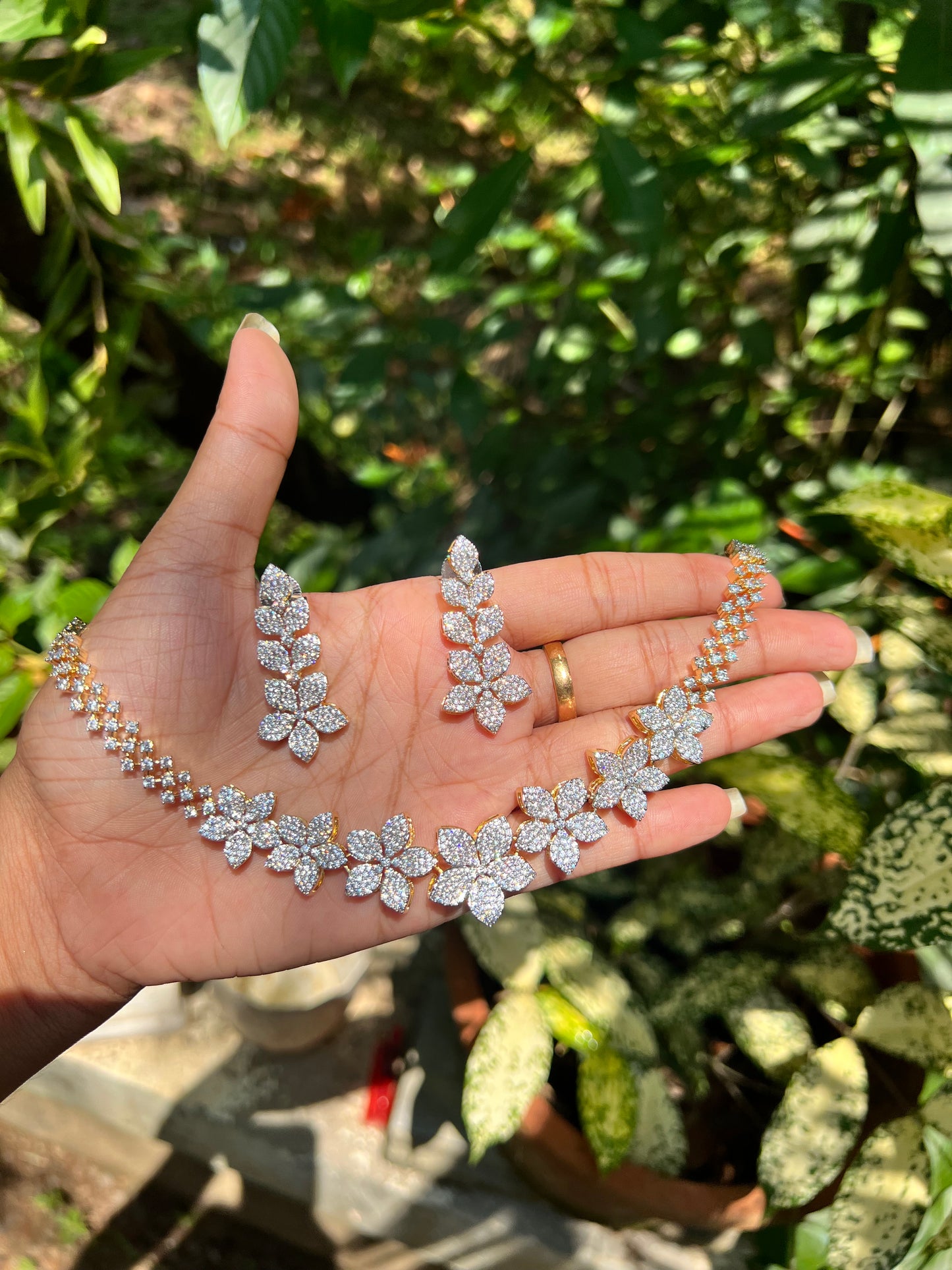 Premium daimond finish flower necklace product code 170