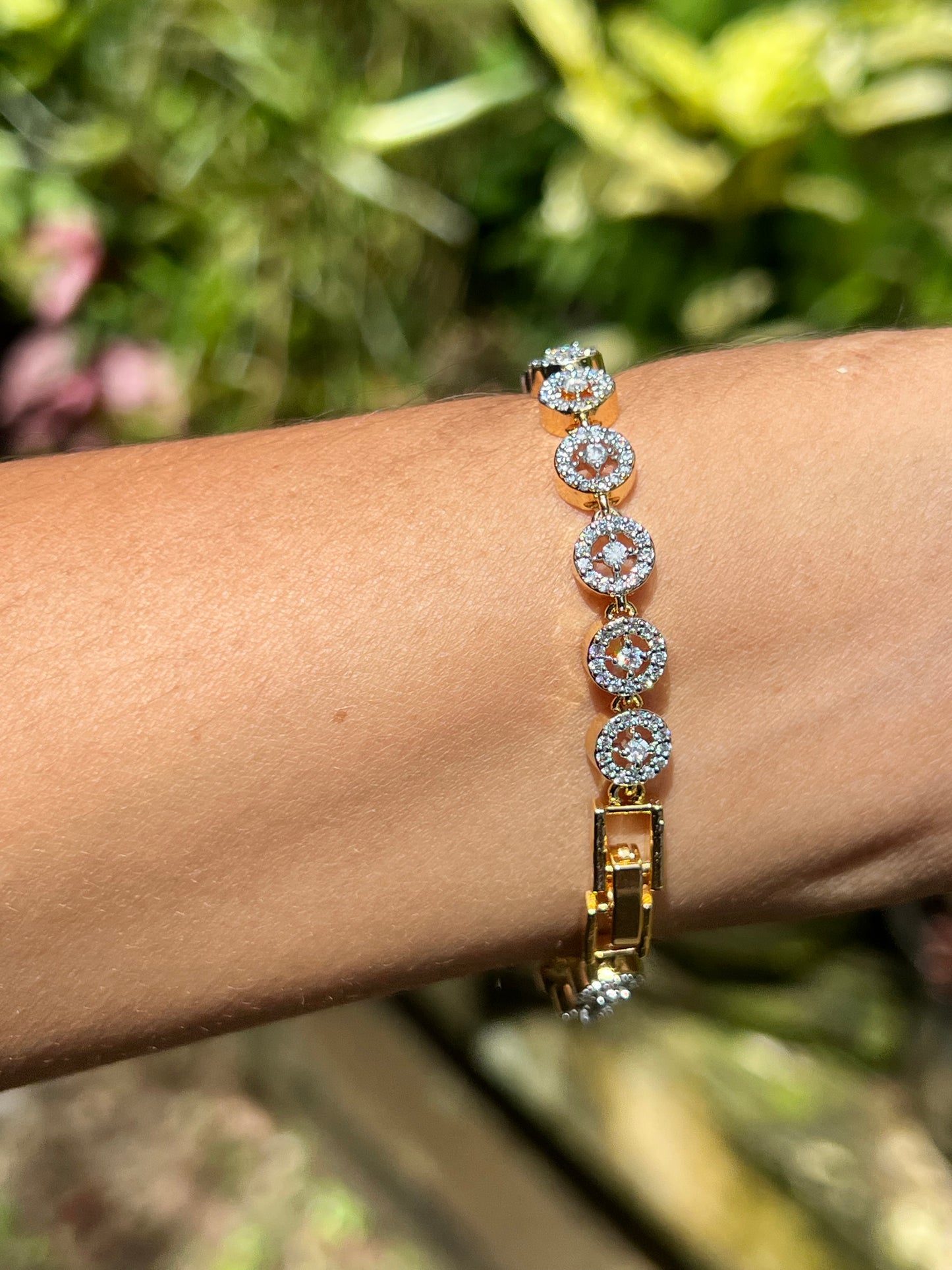Premium daimond finish openable bracelet suitable for 2.2size product code B46