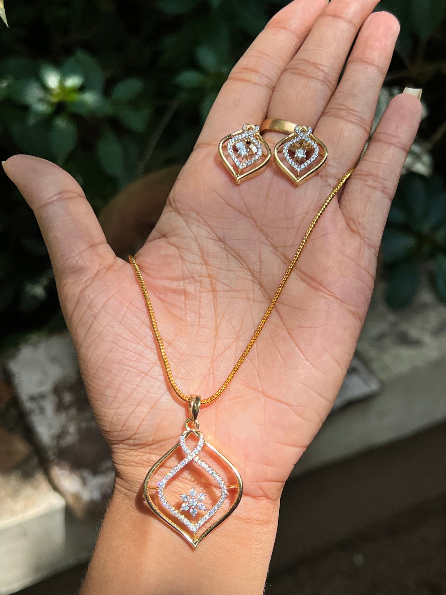 Premium daimond finish pendant set with chain product code 46