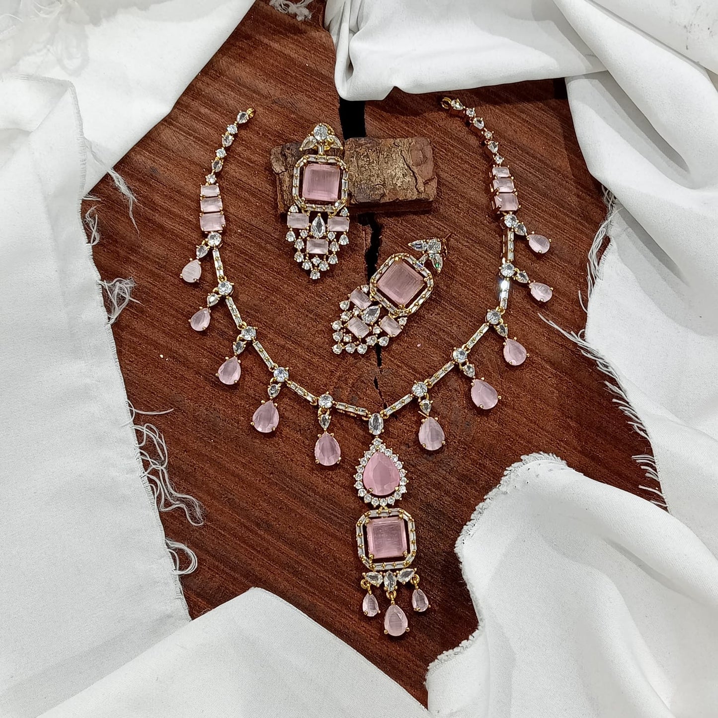 Premium quality statement royal necklace product code 406