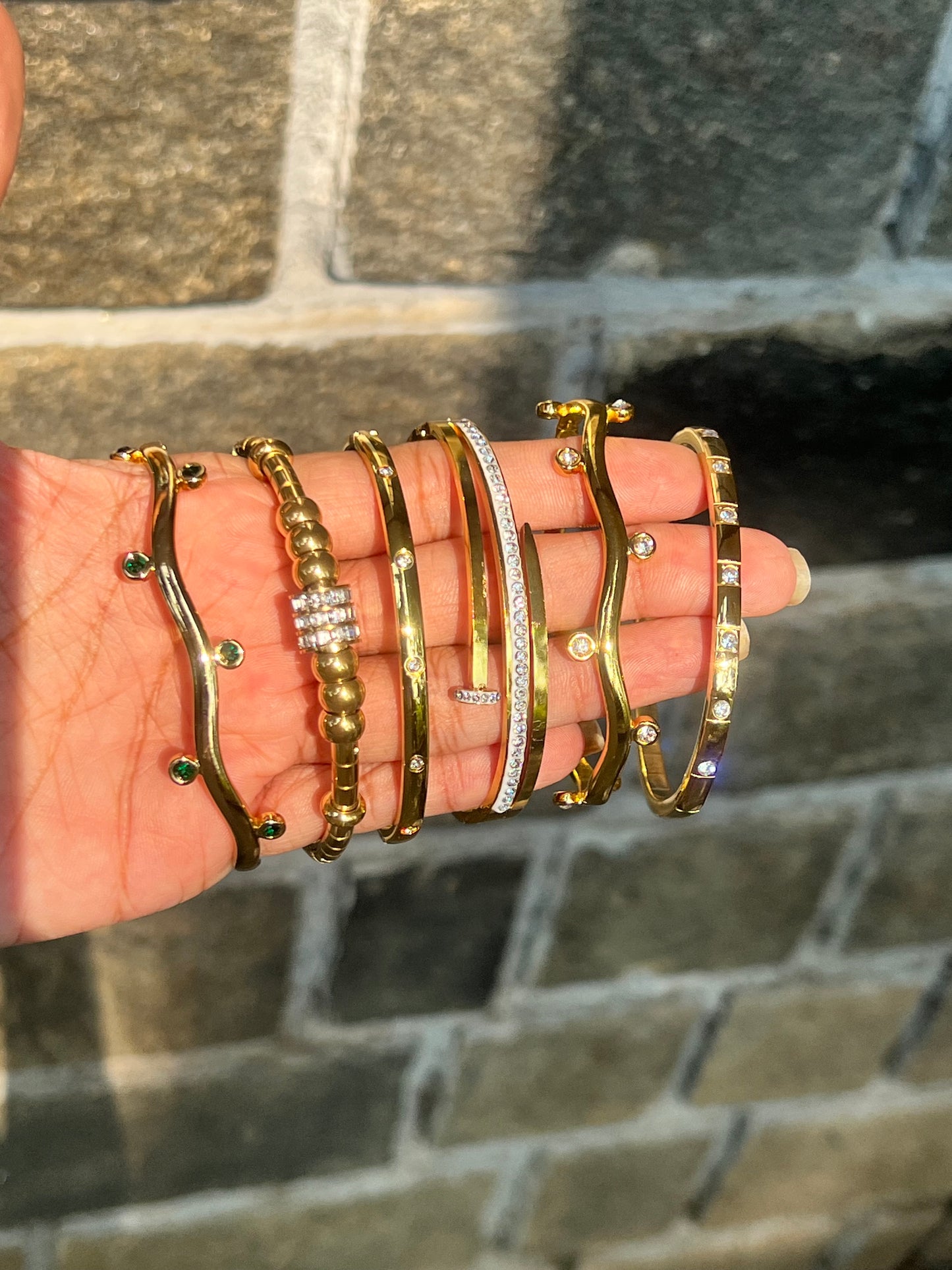 Premium daily wear anti tarnish stainless steel openable bracelet (freesize 2.4 upto 2.6)product code B130