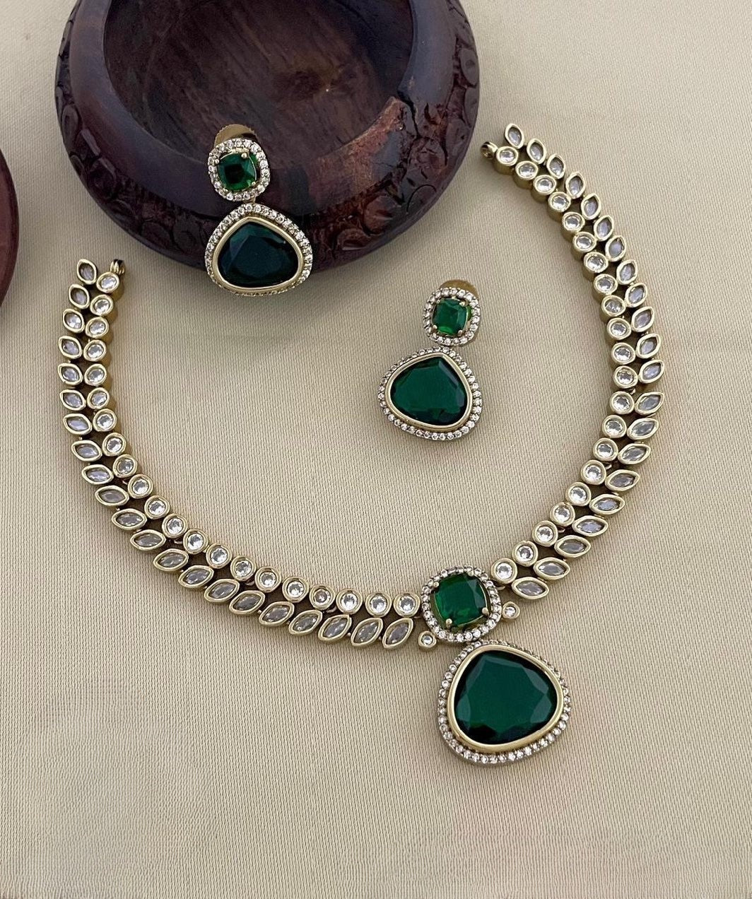 Premium beautiful jadau Kundan necklace product code 670