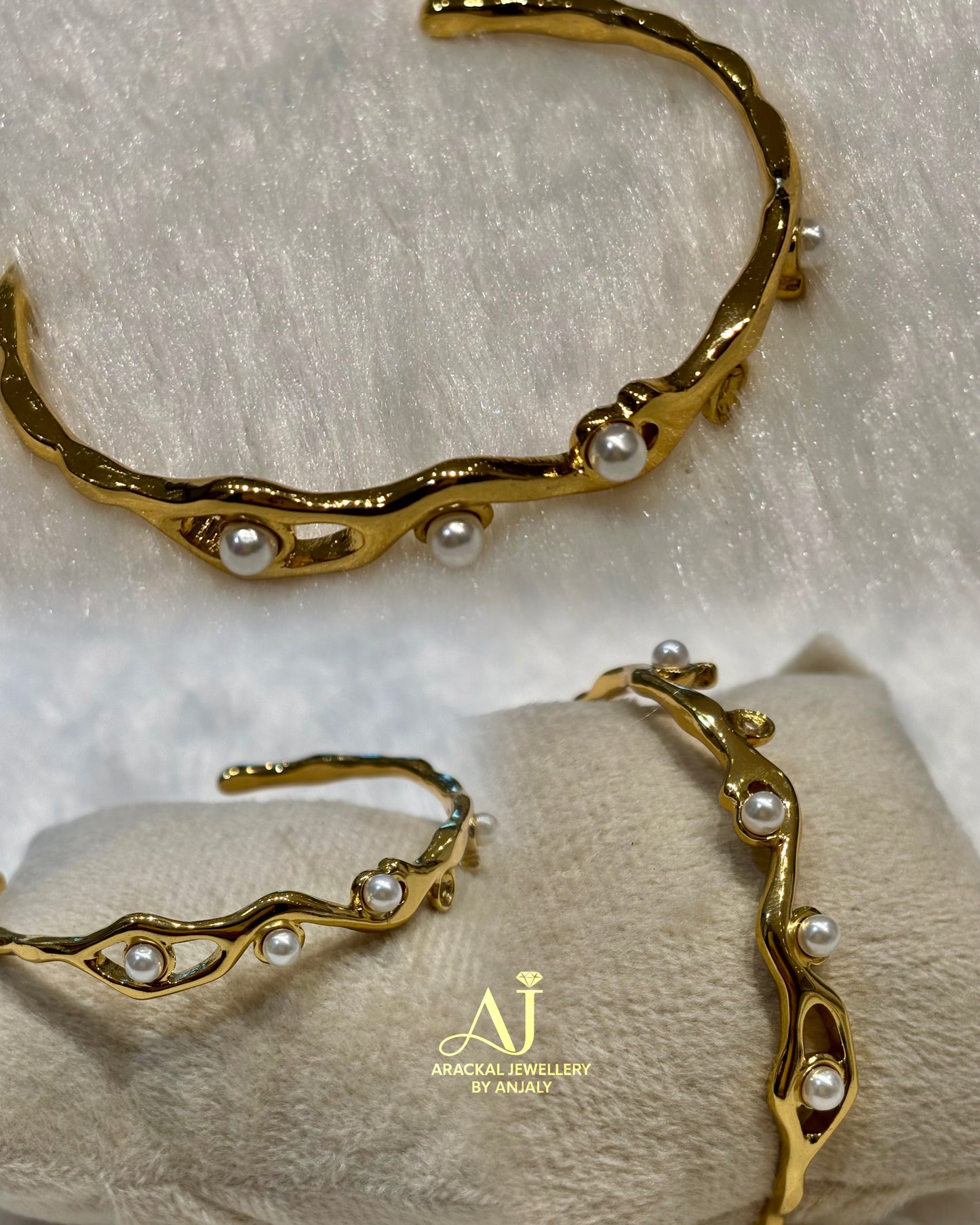 Premium daily wear anti tarnish openable bracelet product code B73