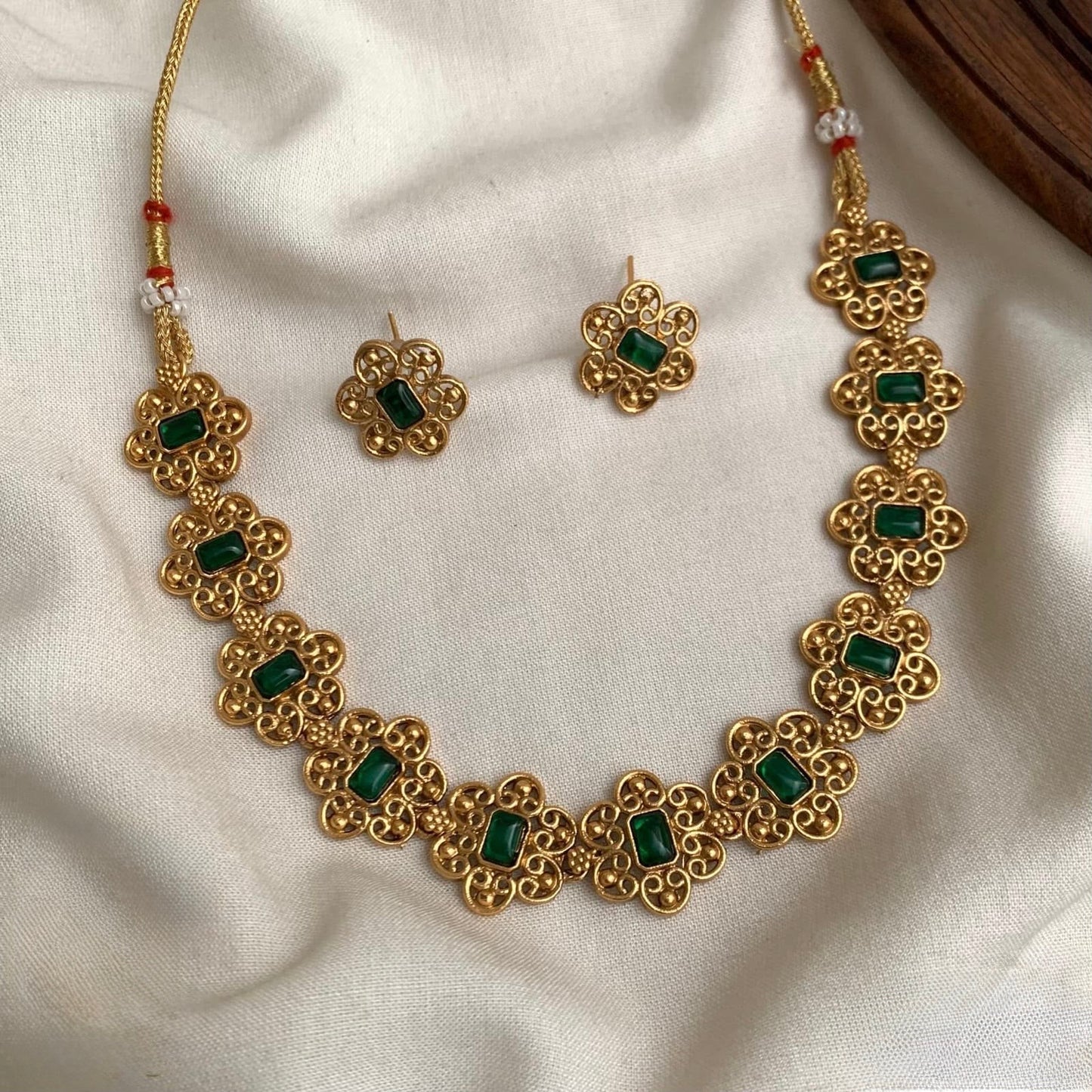 Premium budget friendly trending antique gold floral necklace set product code T135