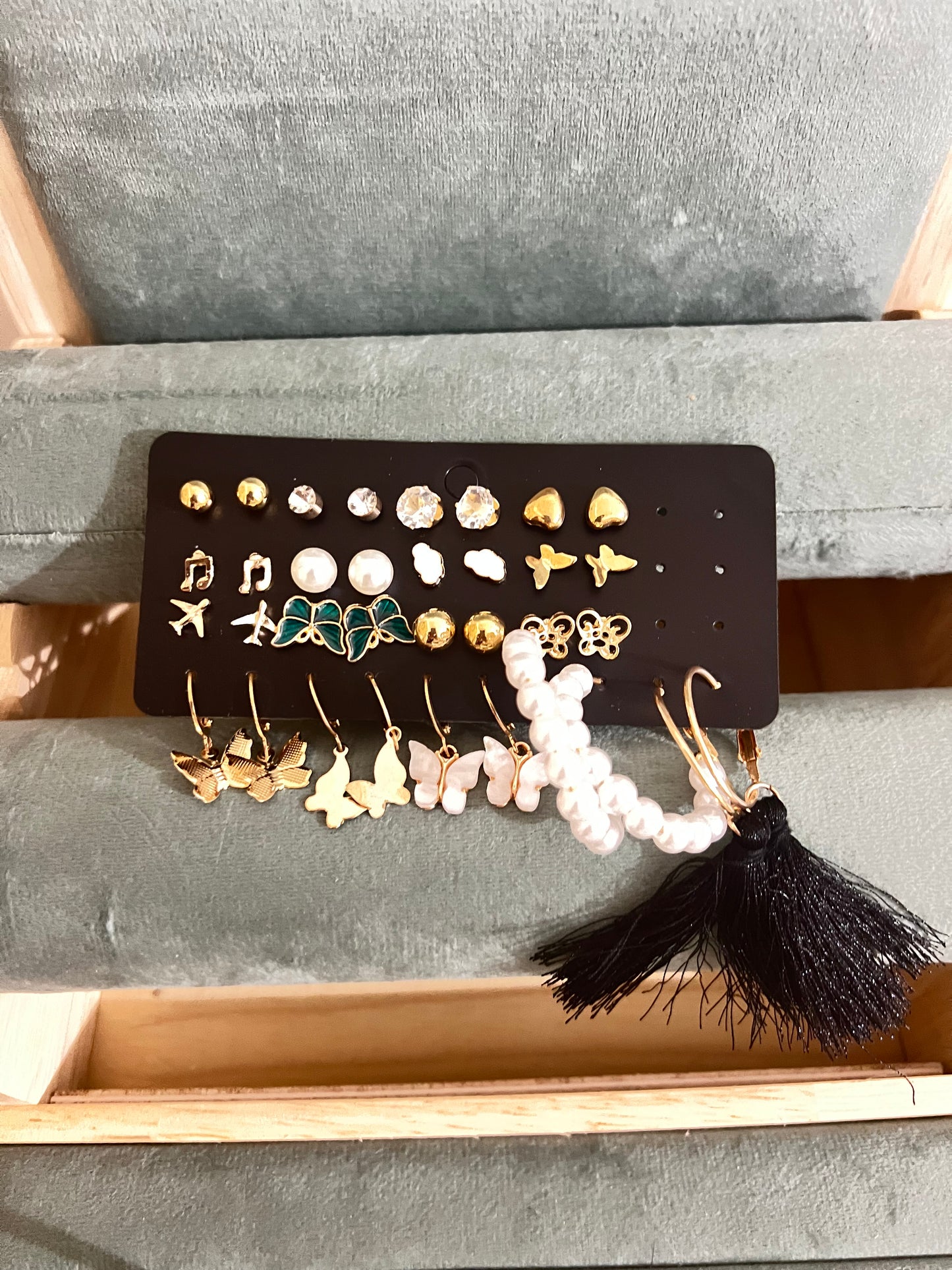 16 earrings in one combo