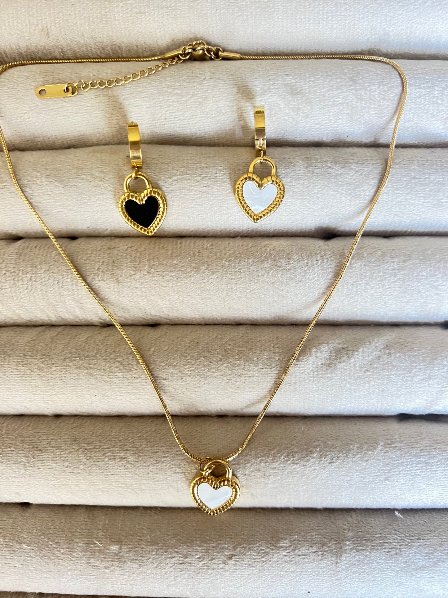 Reversible black and white daily wear necklace