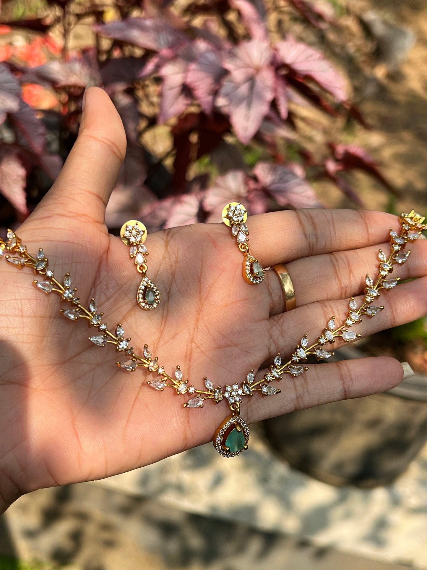 Premium ad floral necklace product code 1135