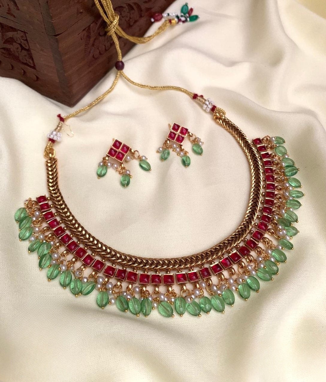 Elegant traditional kemp stone beads hanging necklace product code 828