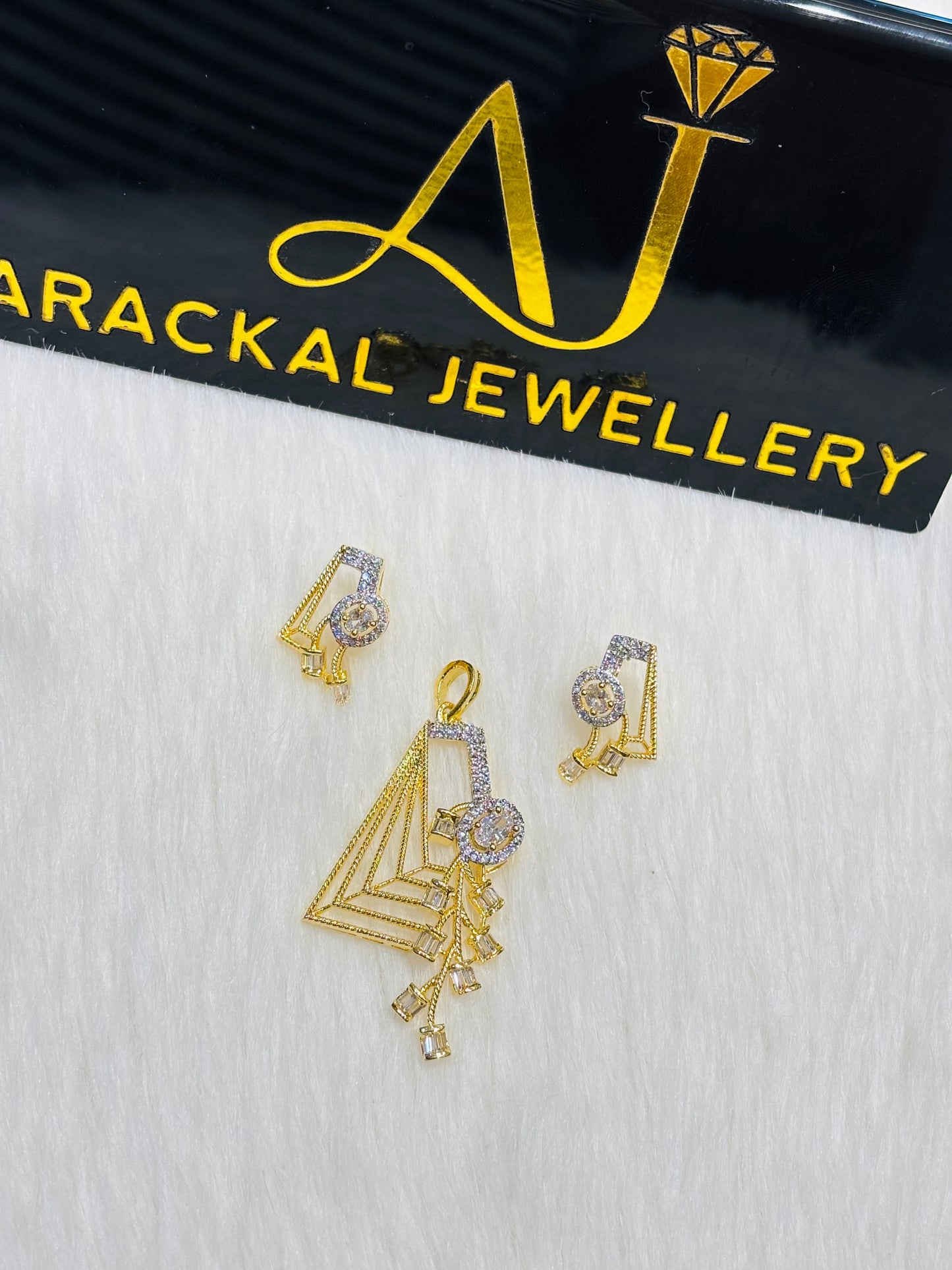 Premium quality micro gold plated daimond replica pendant set product code N255