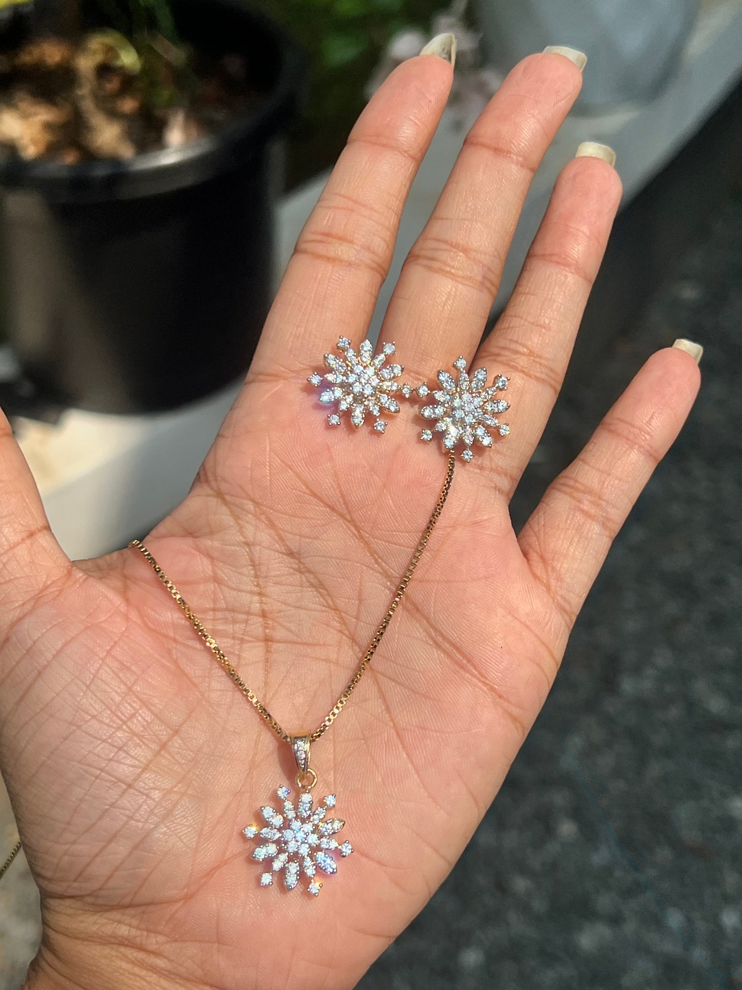 Premium diamond finish pendant and Rosegold pendant set with chain 24inch long product code D15