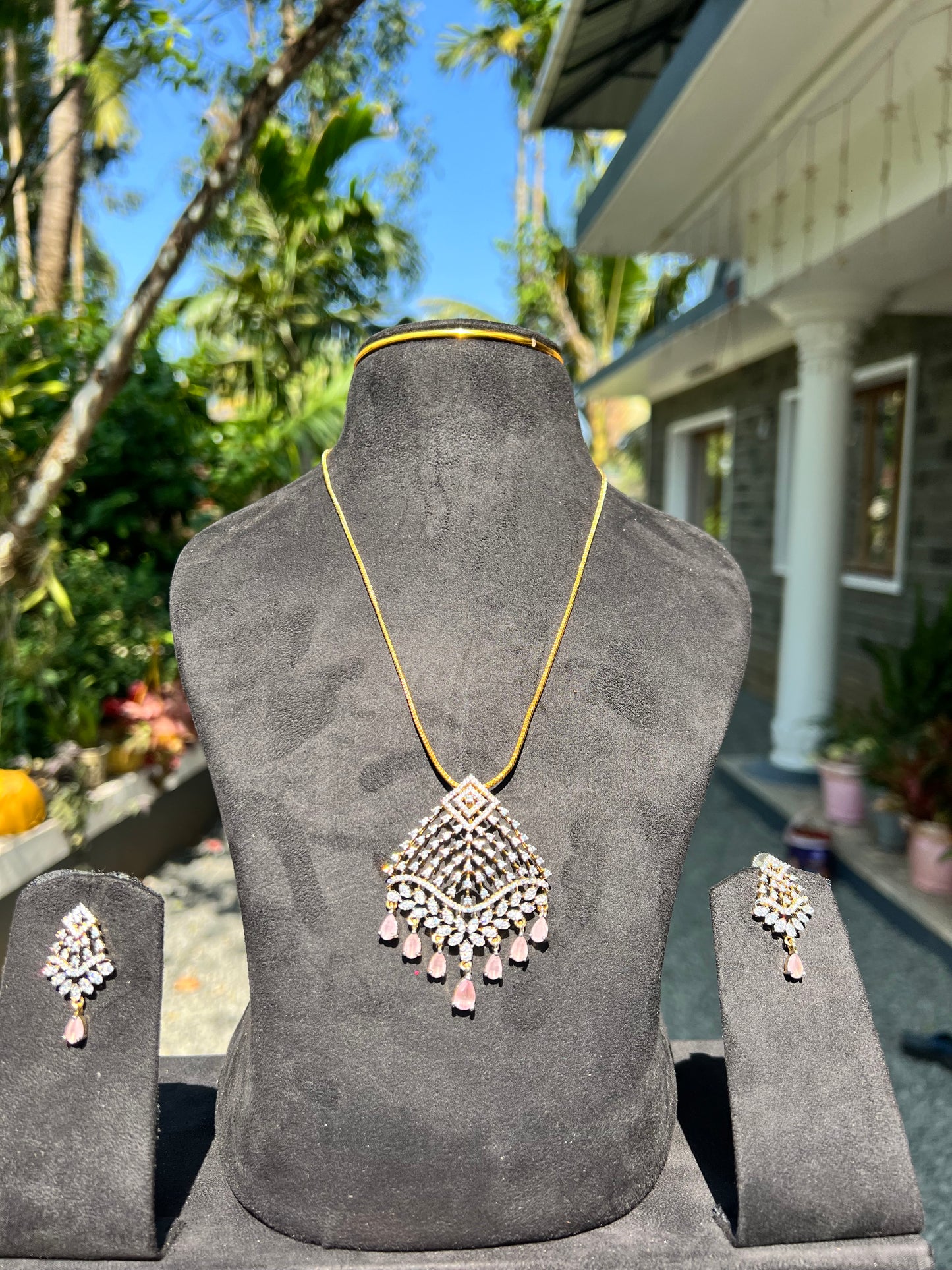 Premium daimond finish zircon stone pendant set product code 138
